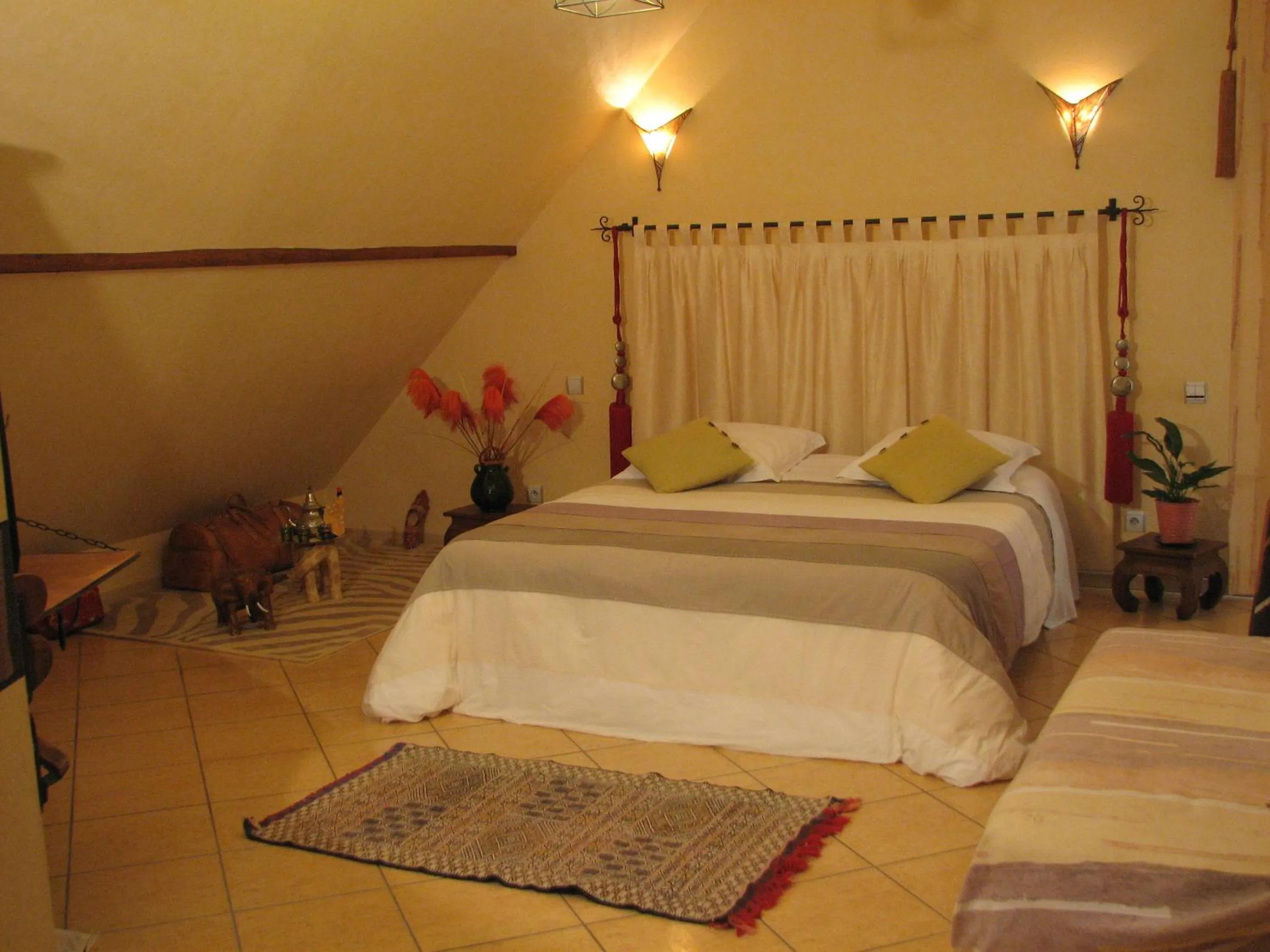 Photo of the whole room, Bed in Le Pas de L'Ane Chambres d'hôtes