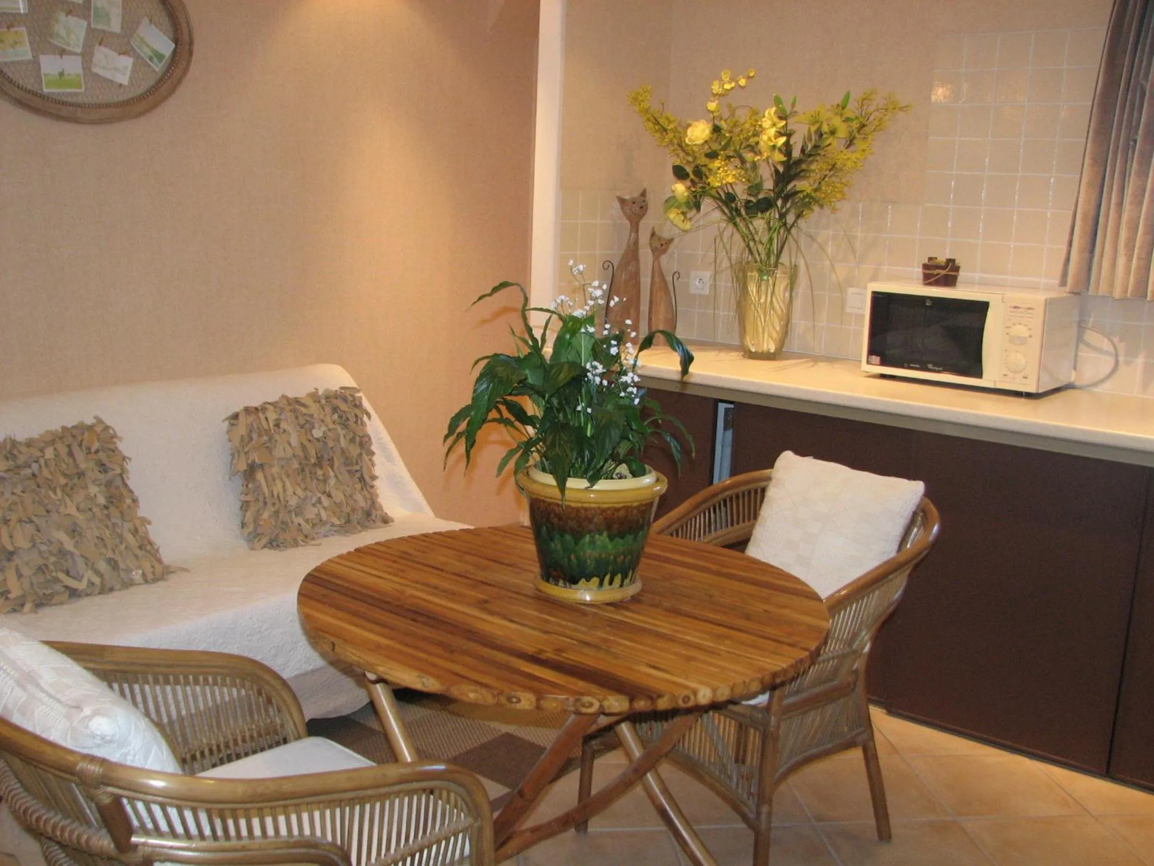 Decorative detail in Le Pas de L'Ane Chambres d'hôtes