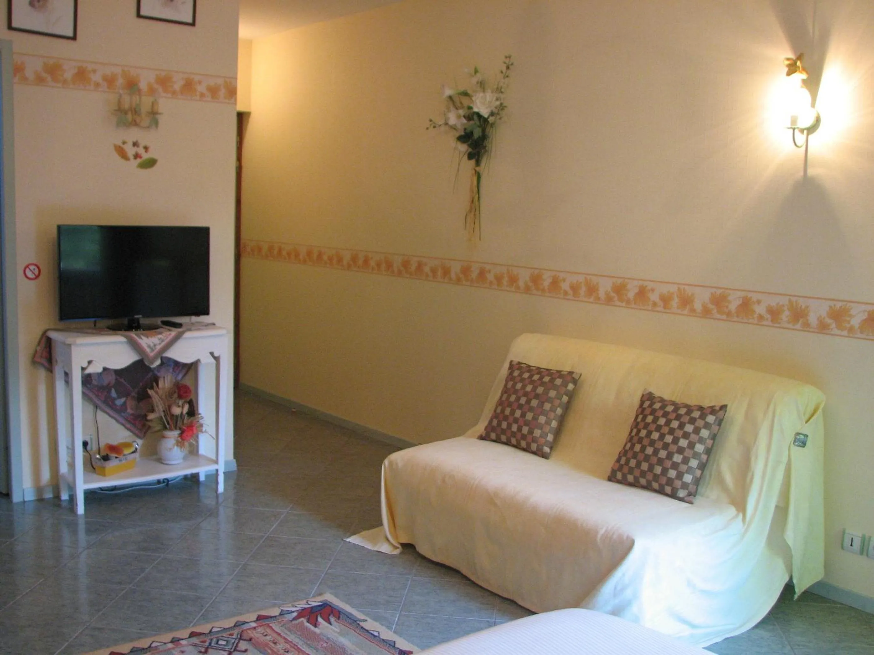 Seating area, Bed in Le Pas de L'Ane Chambres d'hôtes