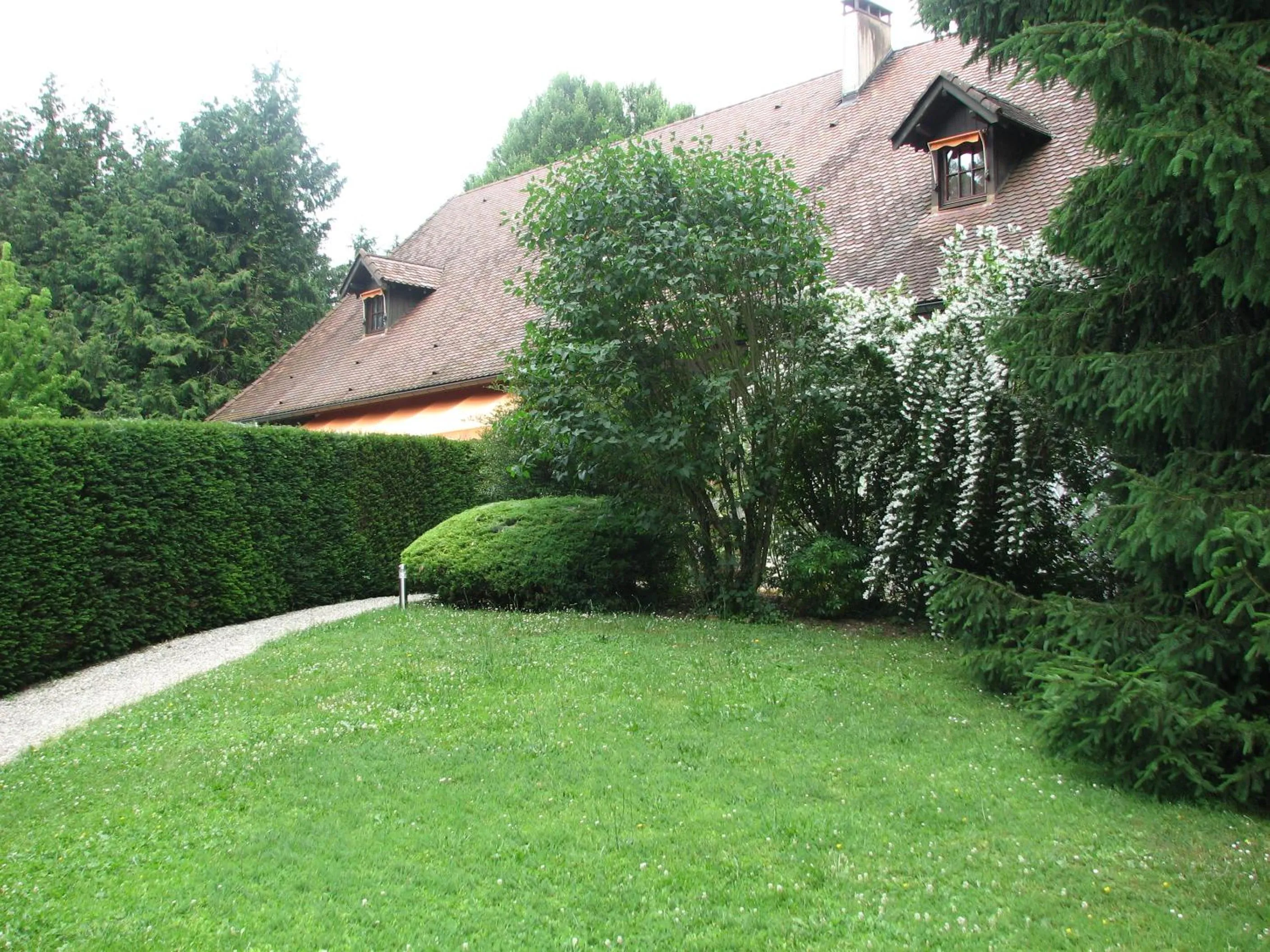 Garden view in Le Pas de L'Ane Chambres d'hôtes