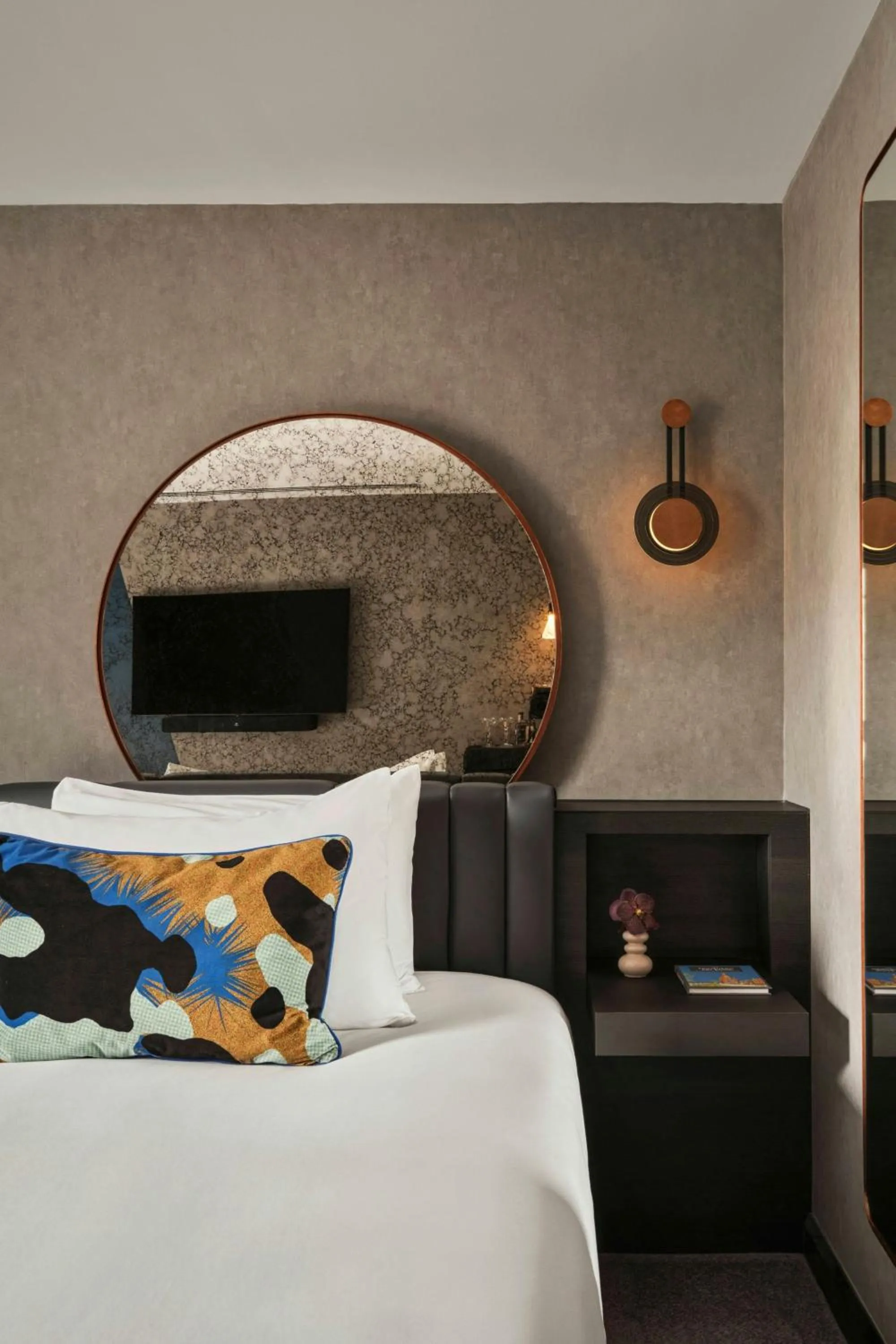 Photo of the whole room, Bed in W Edinburgh