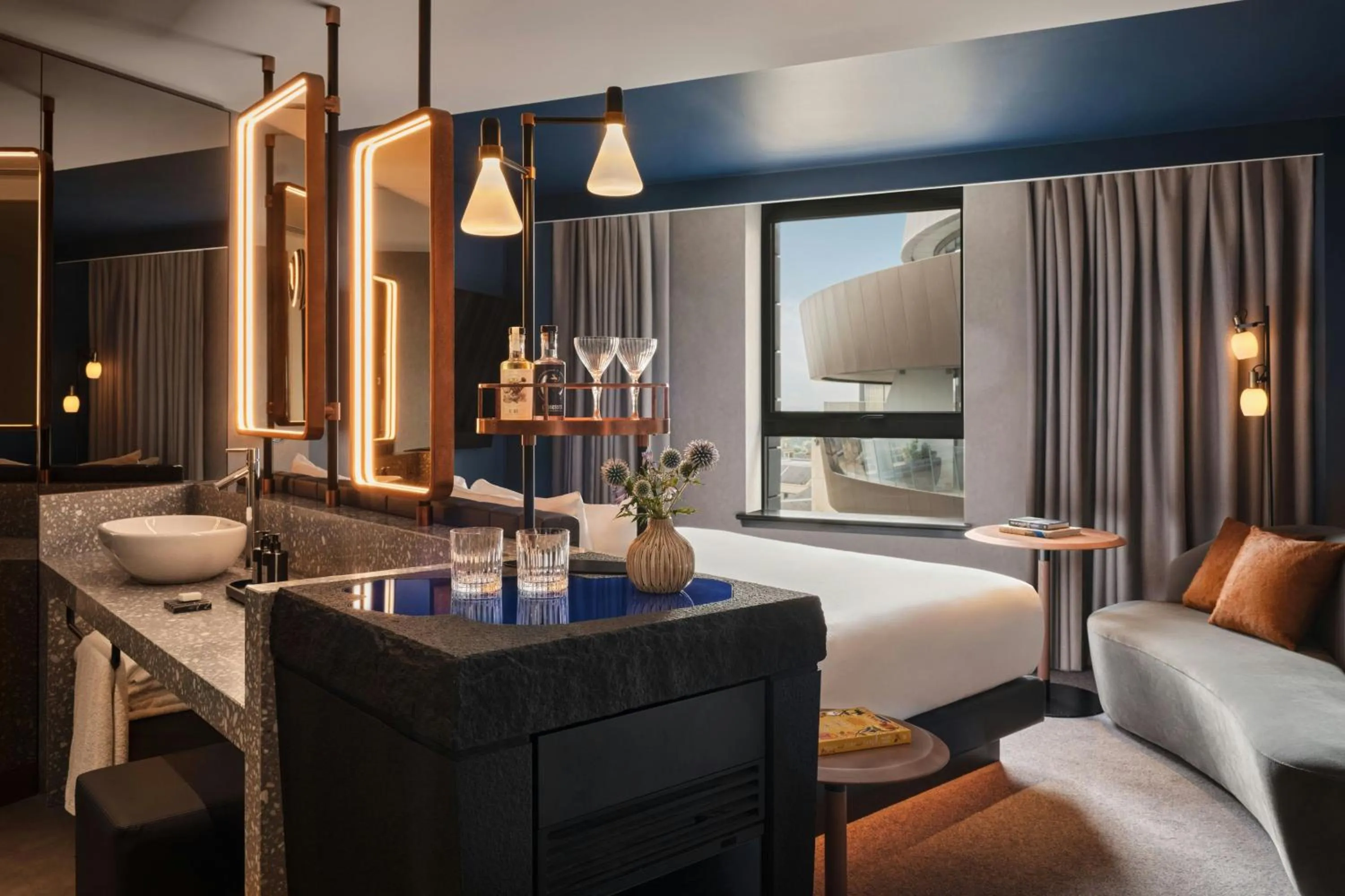 Photo of the whole room in W Edinburgh