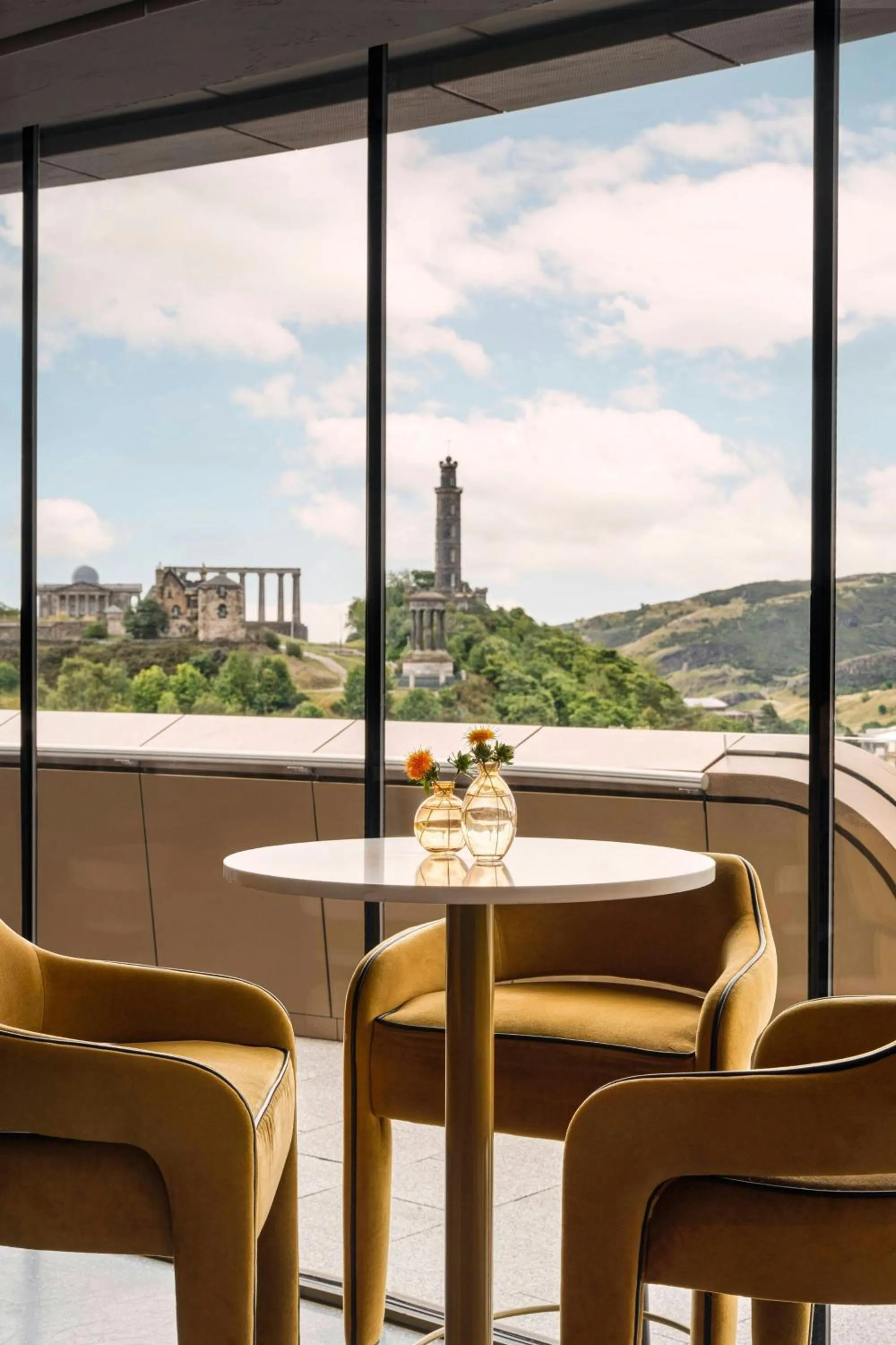 Lounge or bar in W Edinburgh
