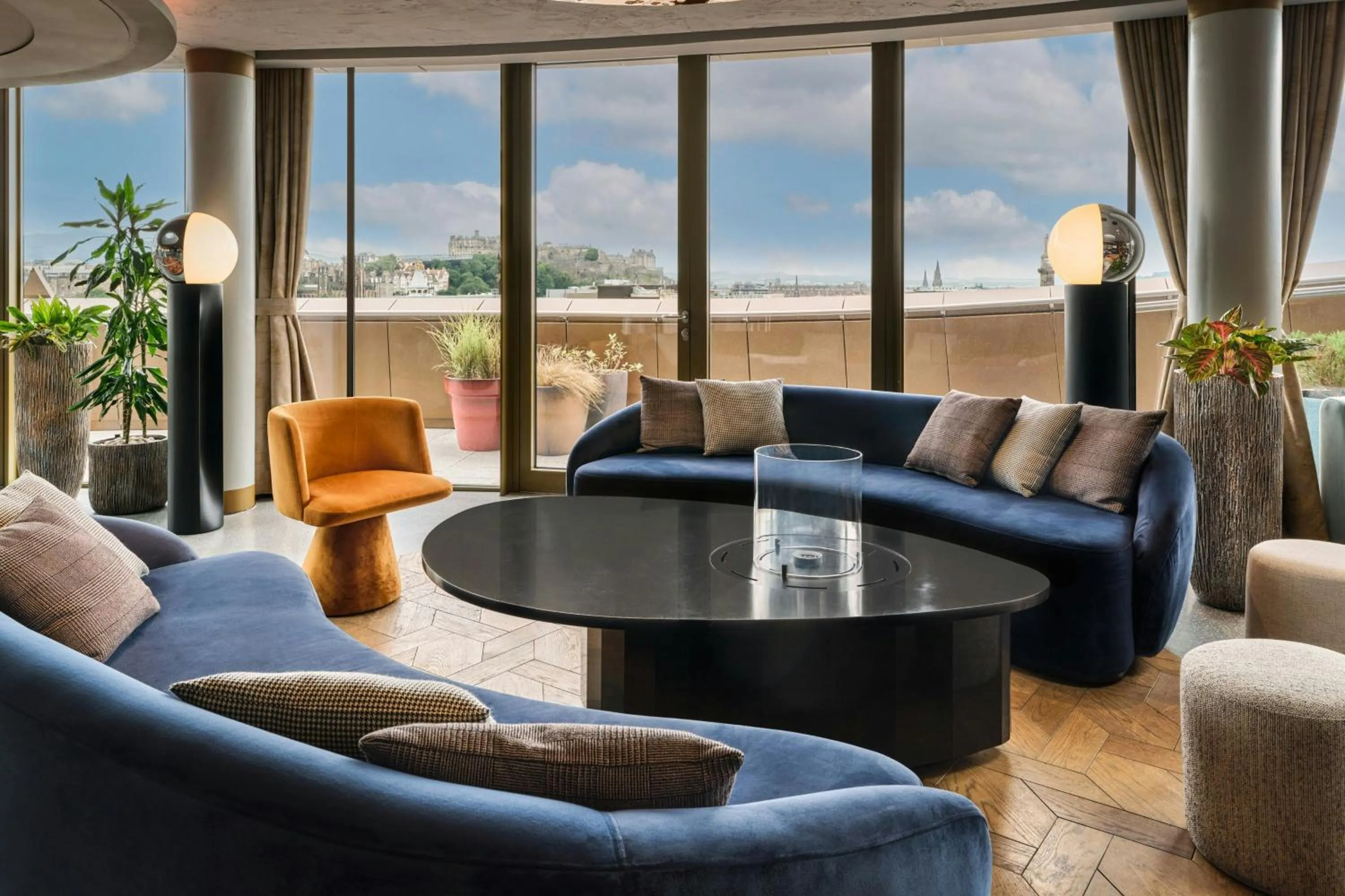 Lounge or bar in W Edinburgh