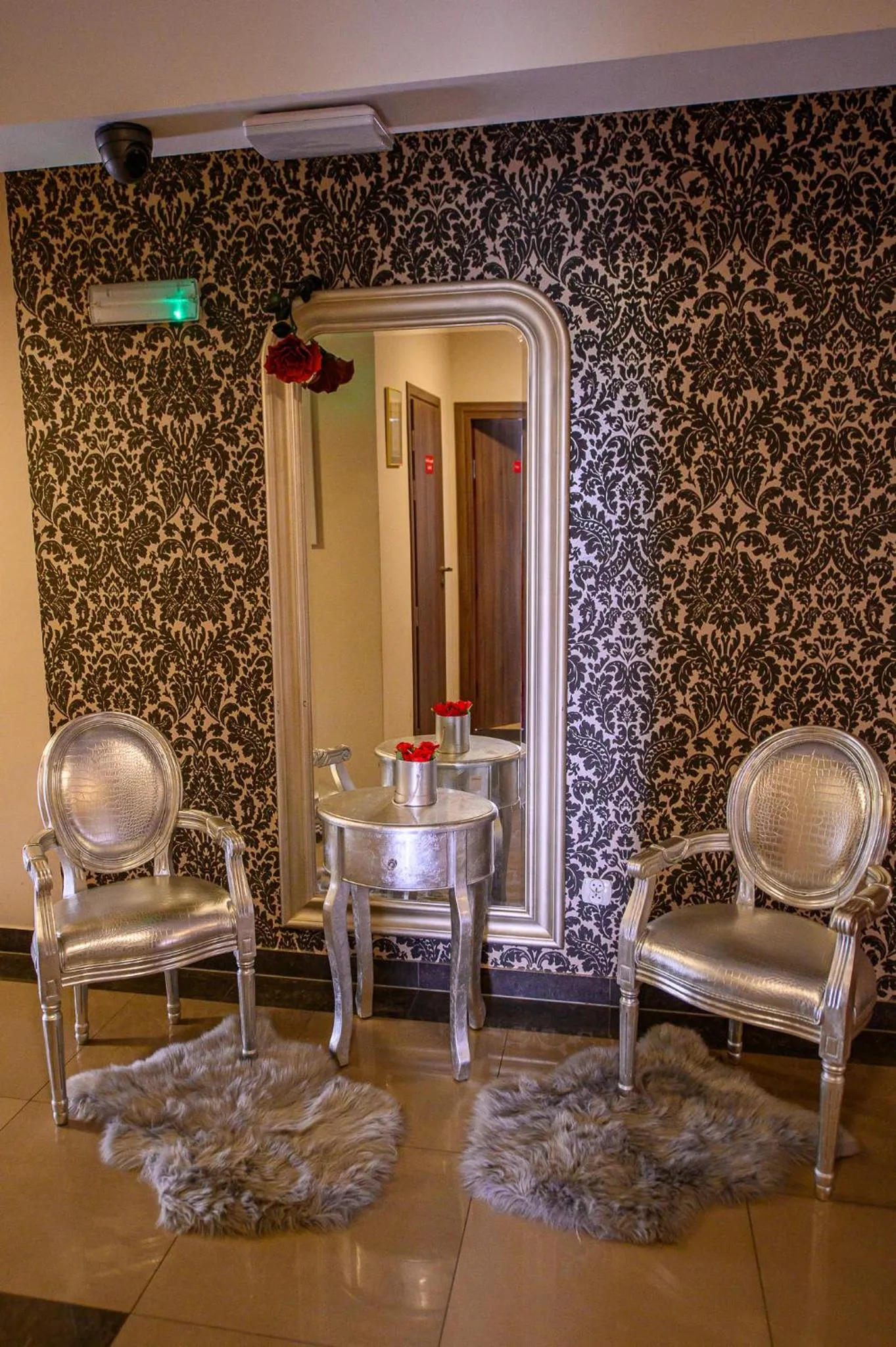 Communal lounge/ TV room in Hotel Restauracja Sara