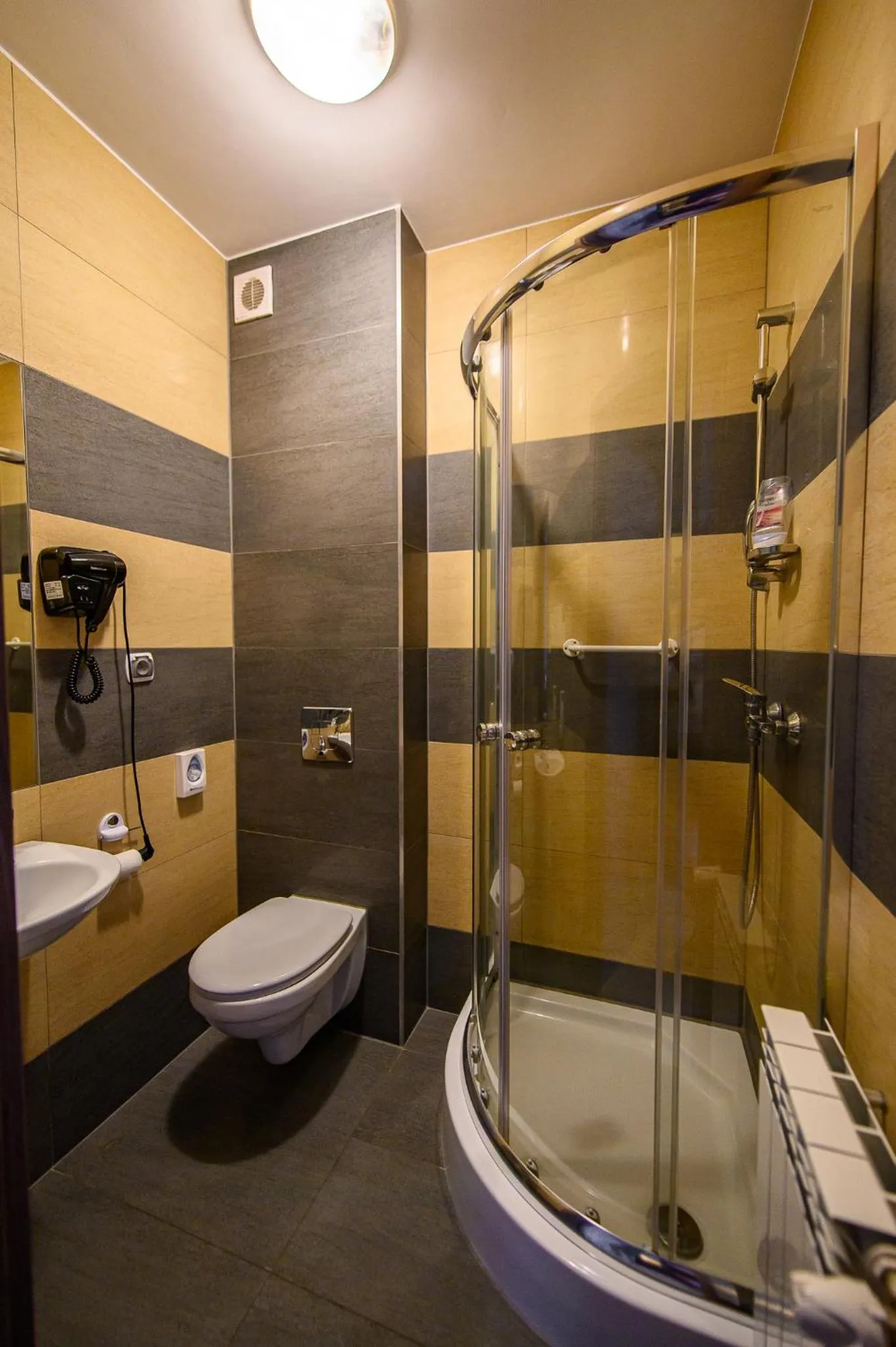 Shower in Hotel Restauracja Sara