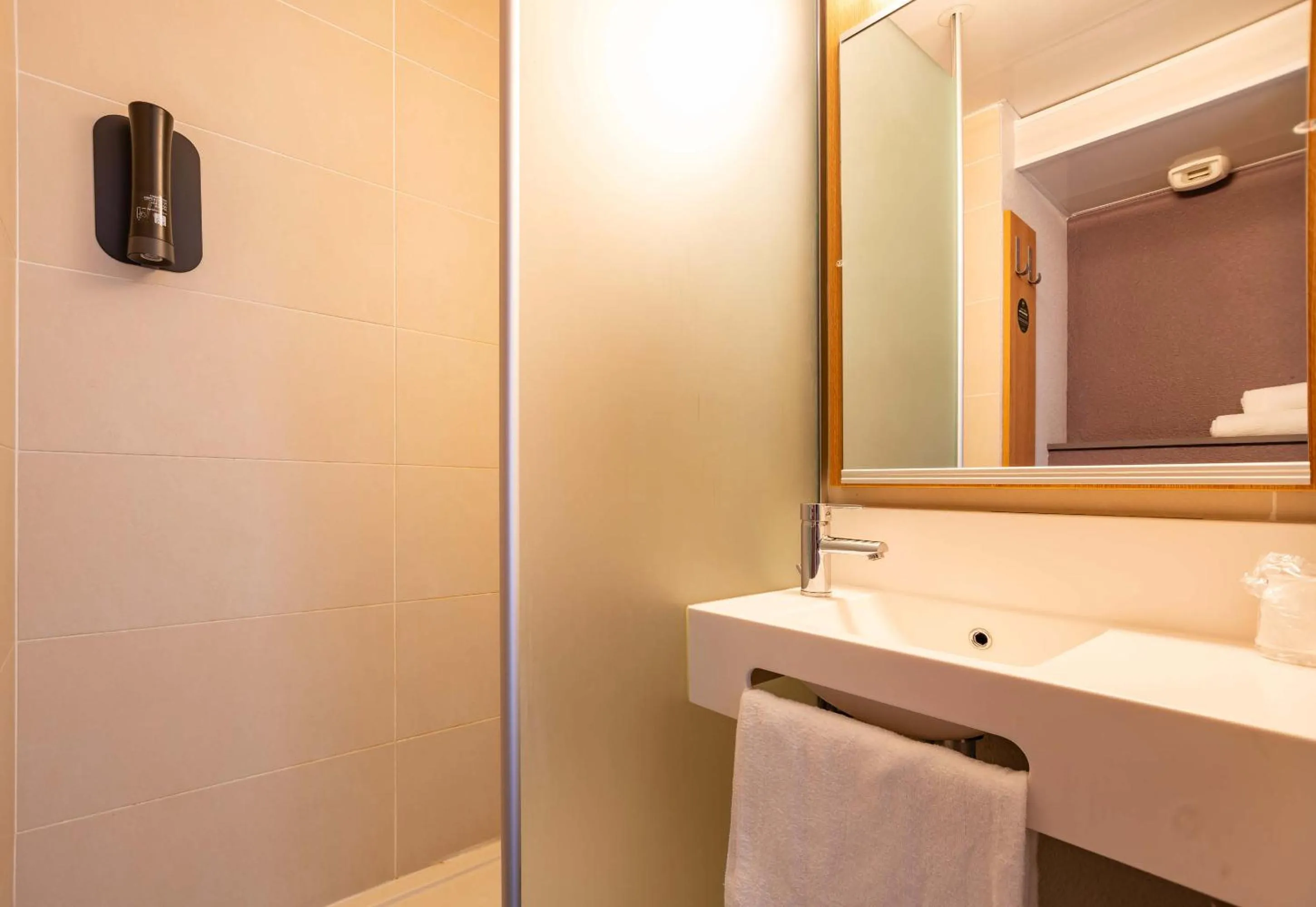 Bathroom in B&B HOTEL Aubenas