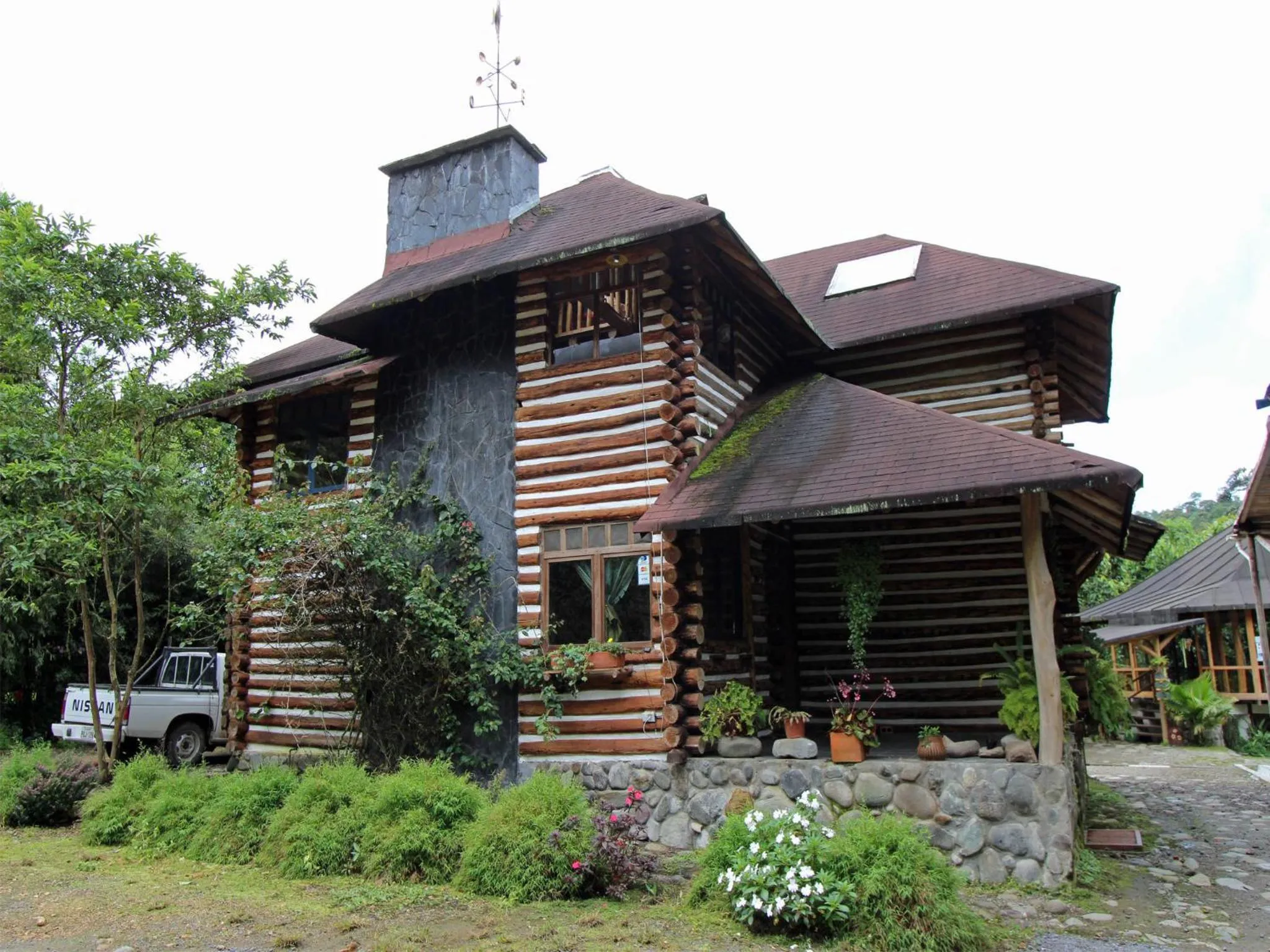 Lobby or reception in Hosteria La Roulotte - Mindo