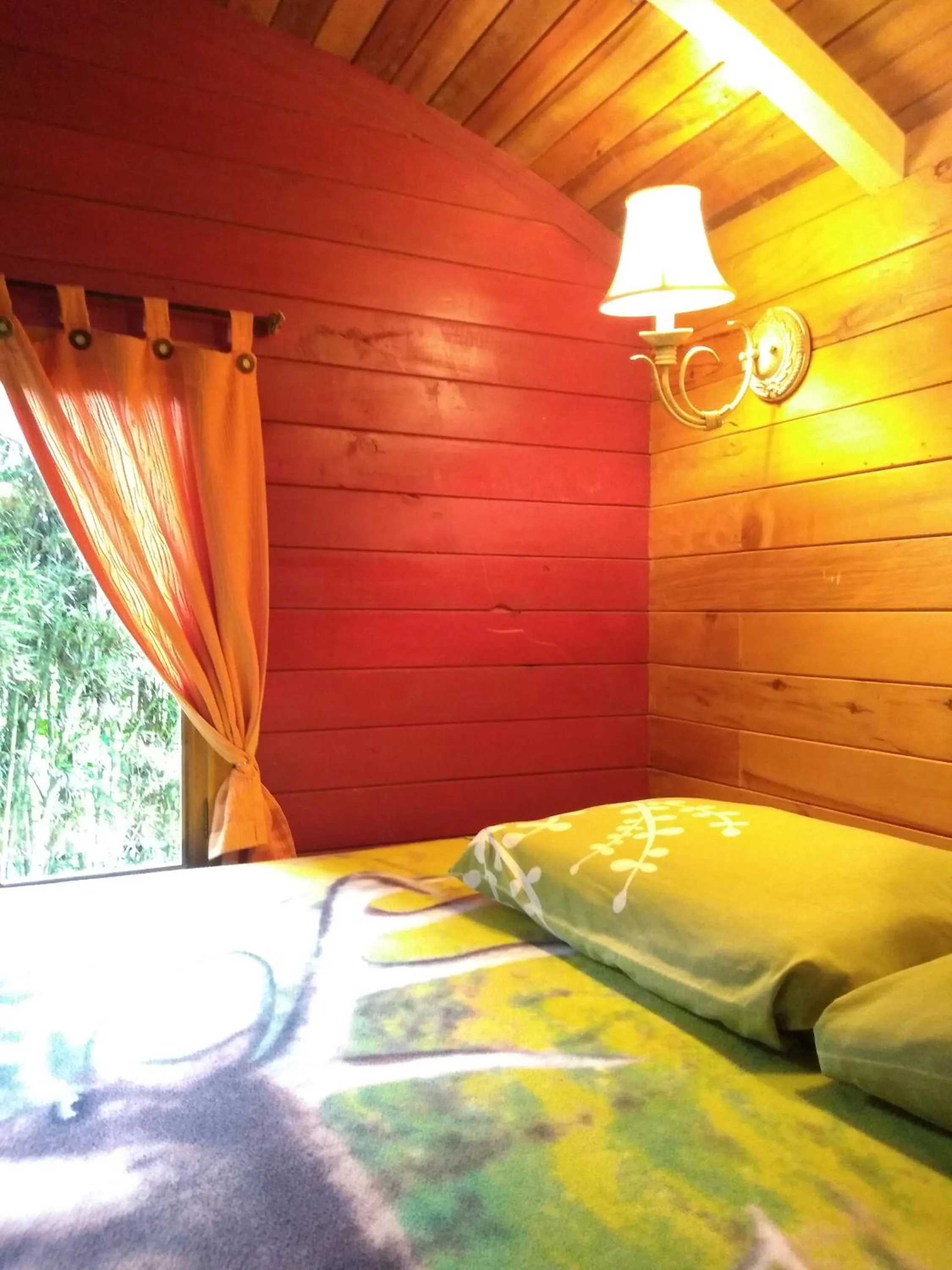 Bed in Hosteria La Roulotte - Mindo