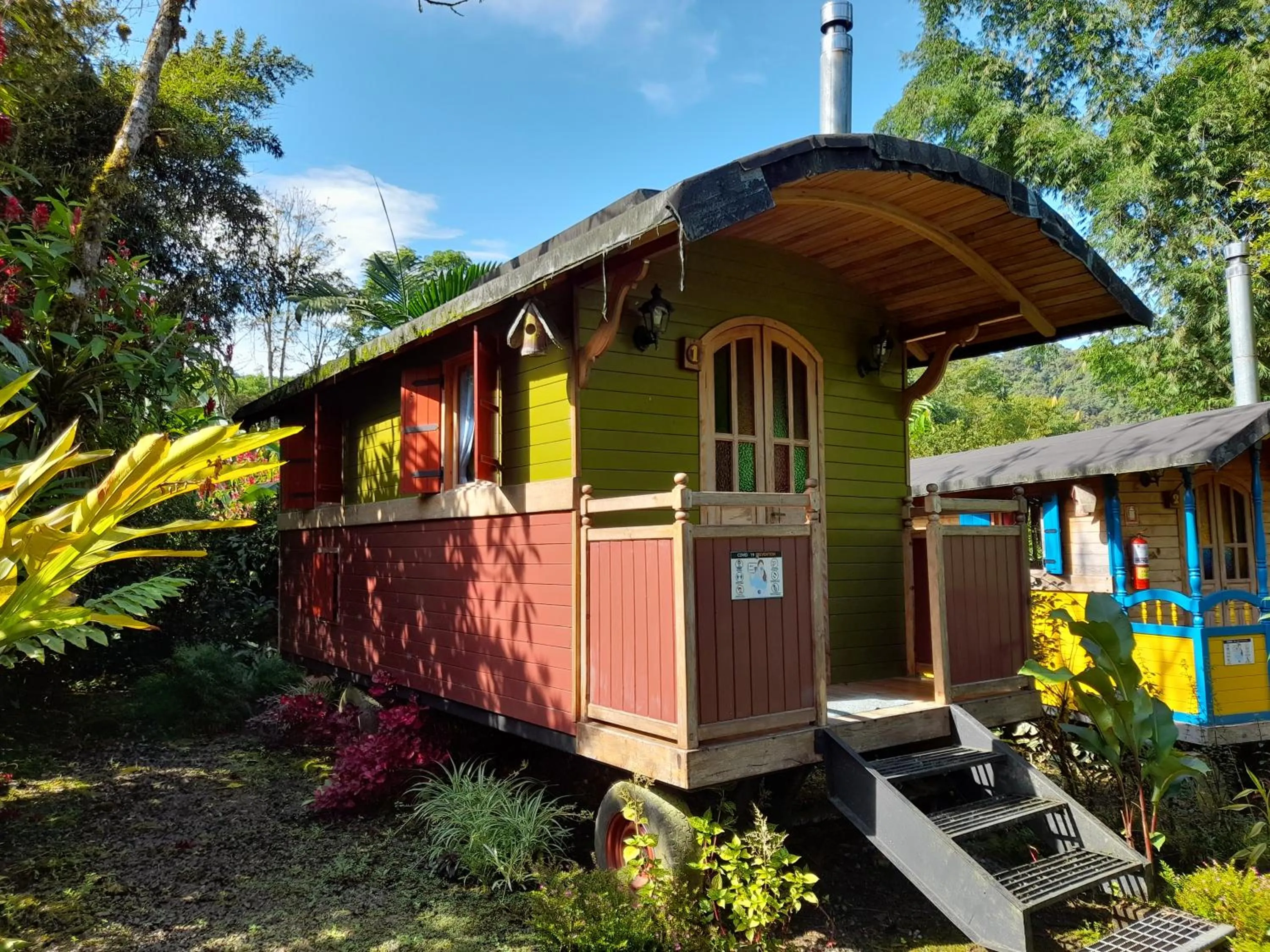 Mobile Home in Hosteria La Roulotte - Mindo