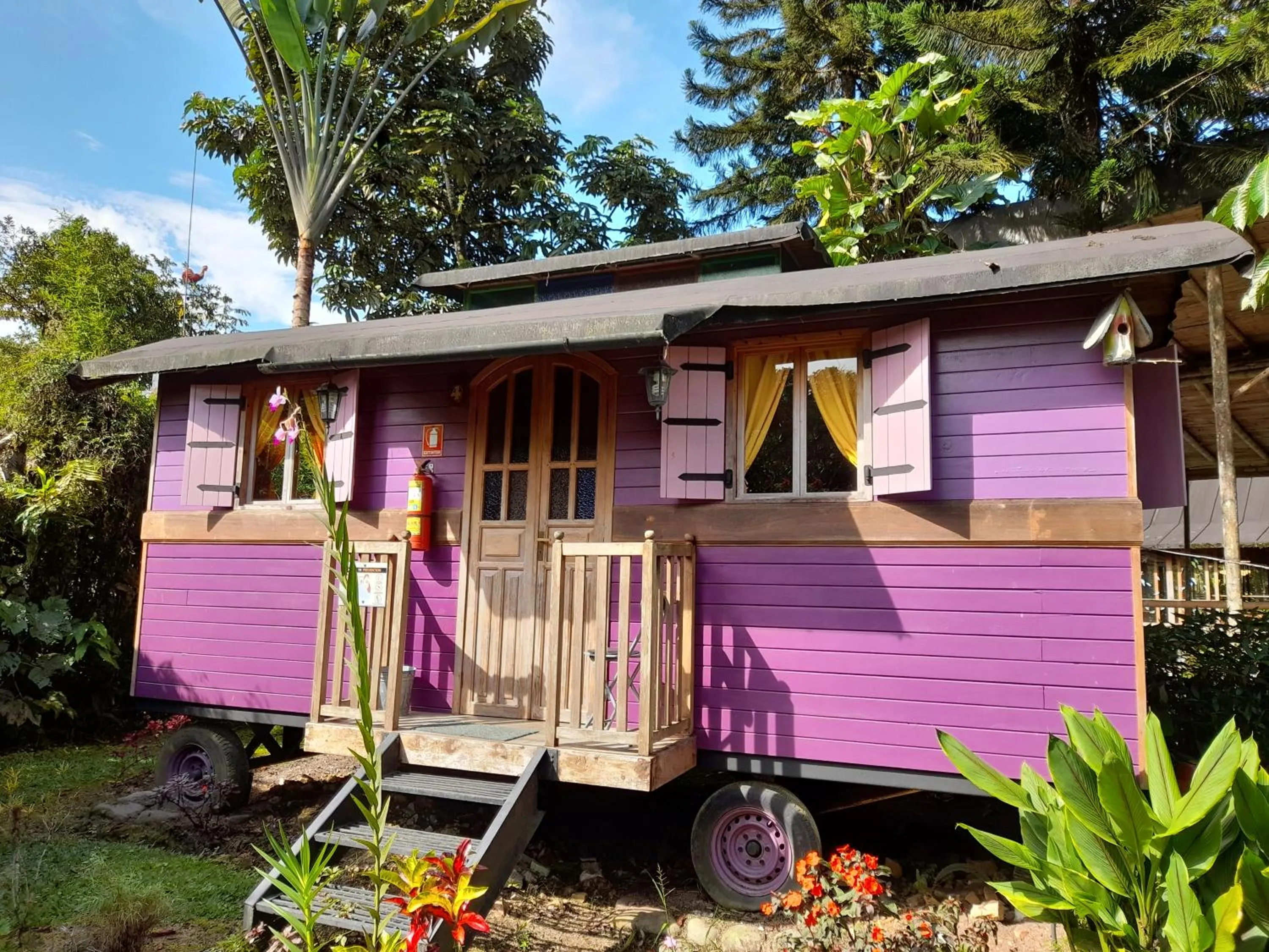 Property building in Hosteria La Roulotte - Mindo