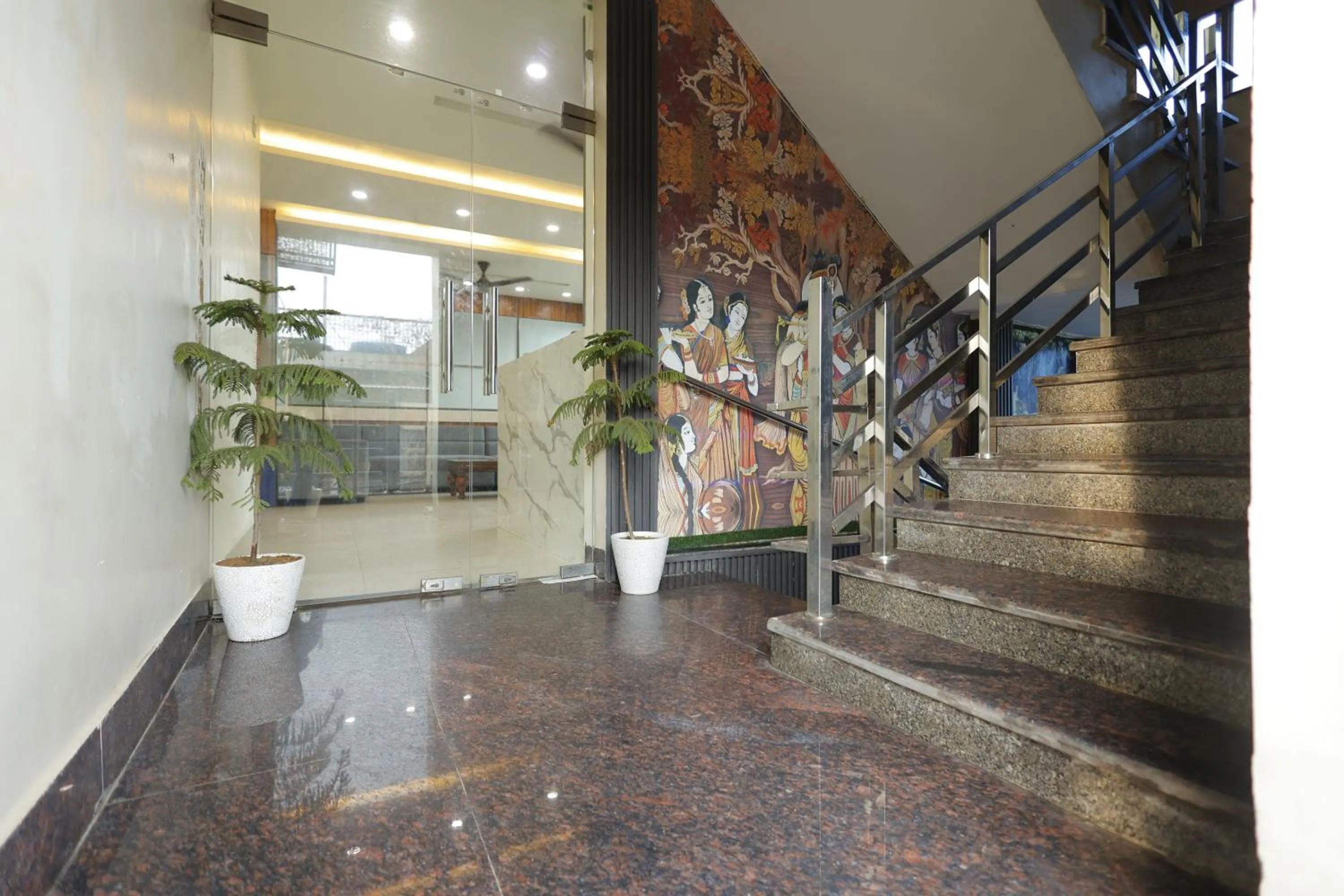 Facade/entrance in Silver Oaks Inn