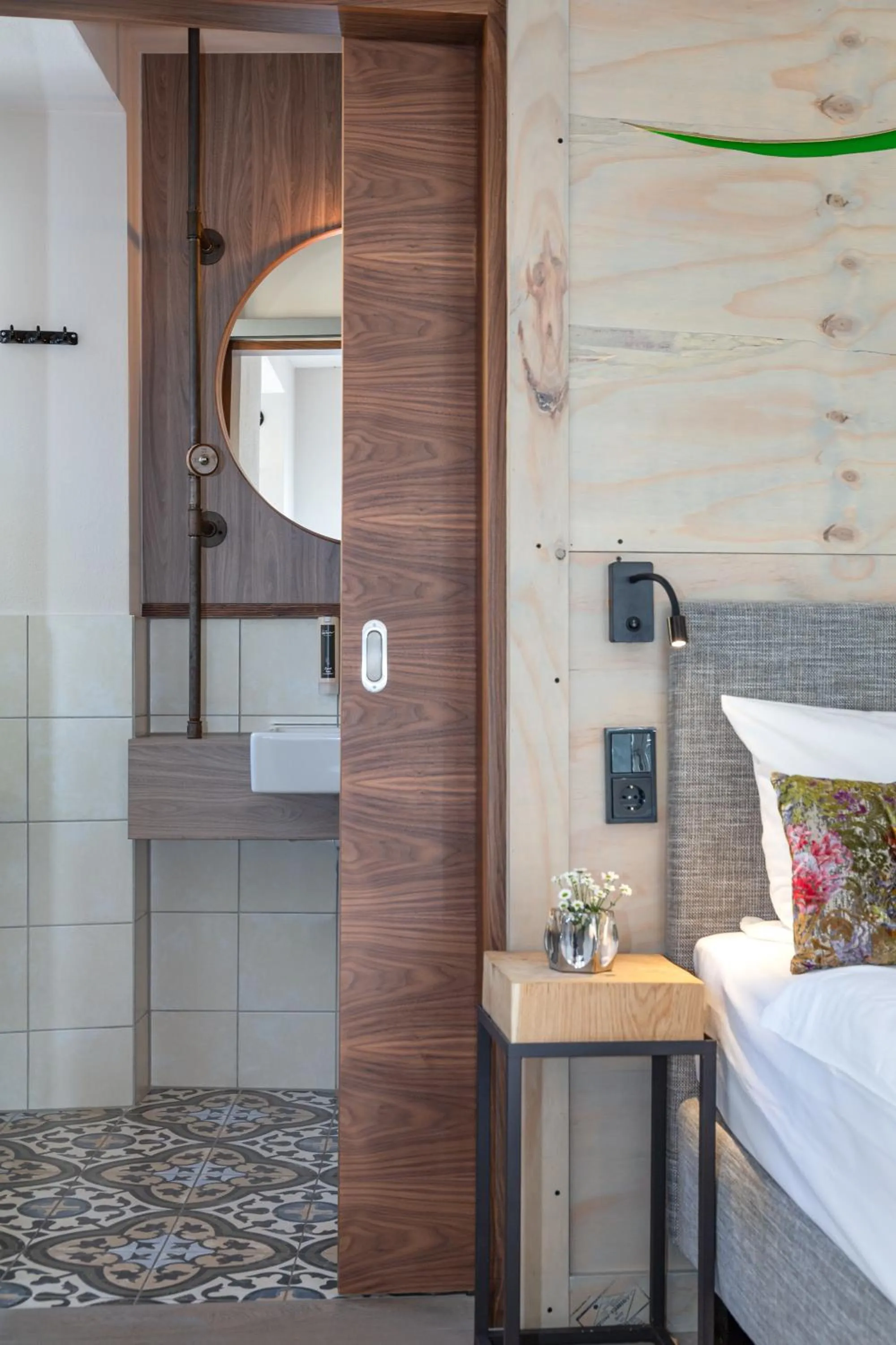 Bathroom, Bed in Hotel Luise & Luisenhof