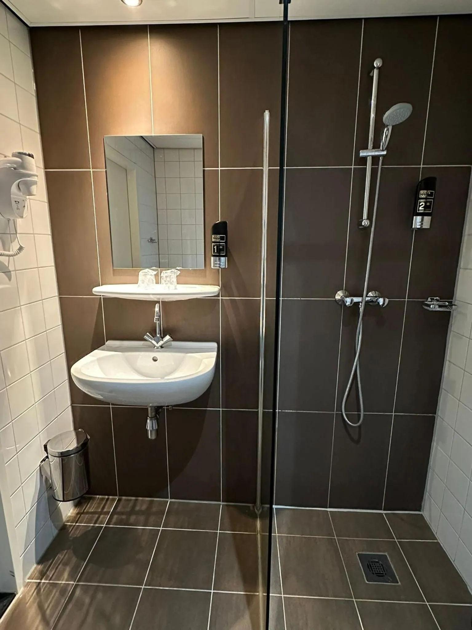 Shower in Westlake Hotels Amsterdam