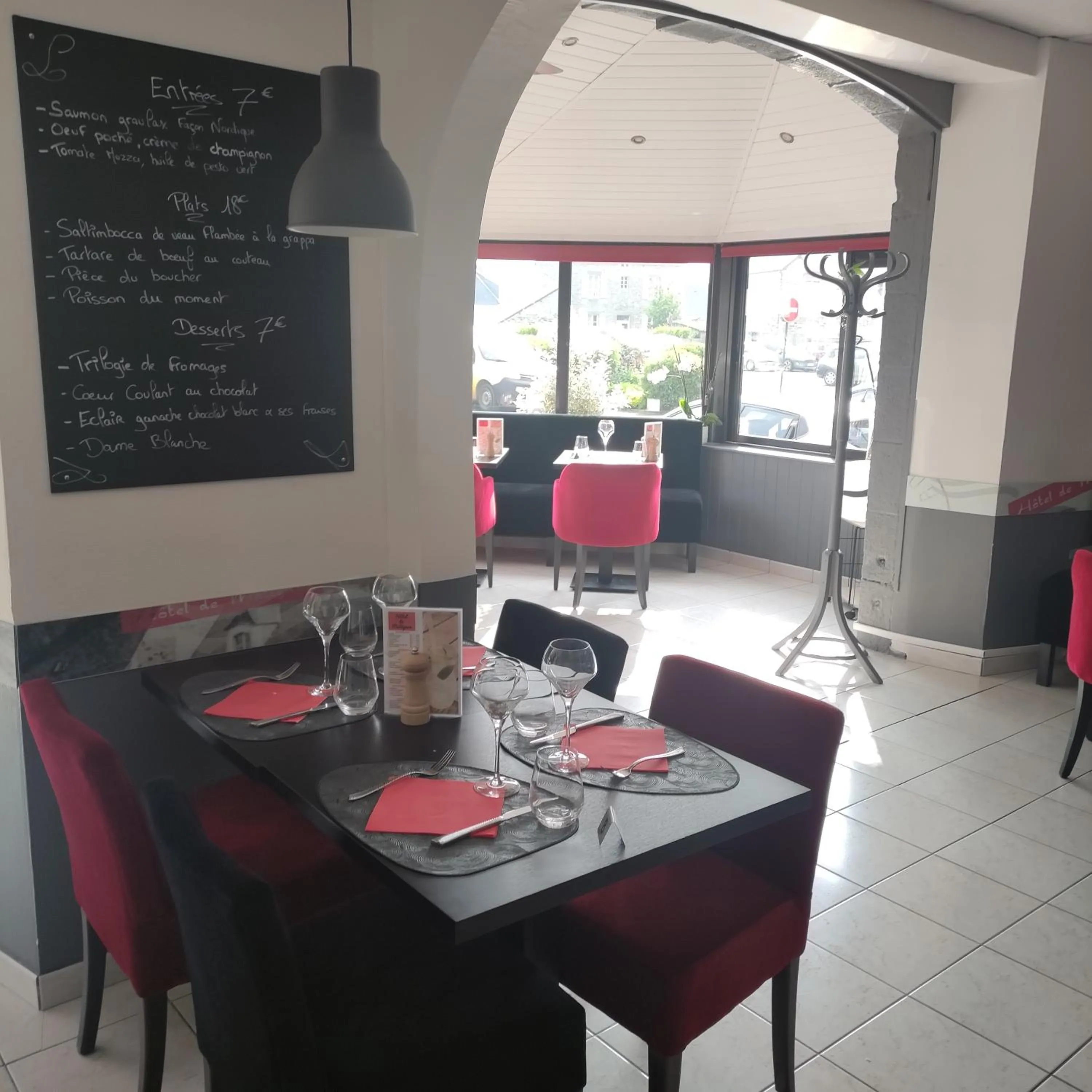 Restaurant/places to eat in Contact Hôtel de Matignon