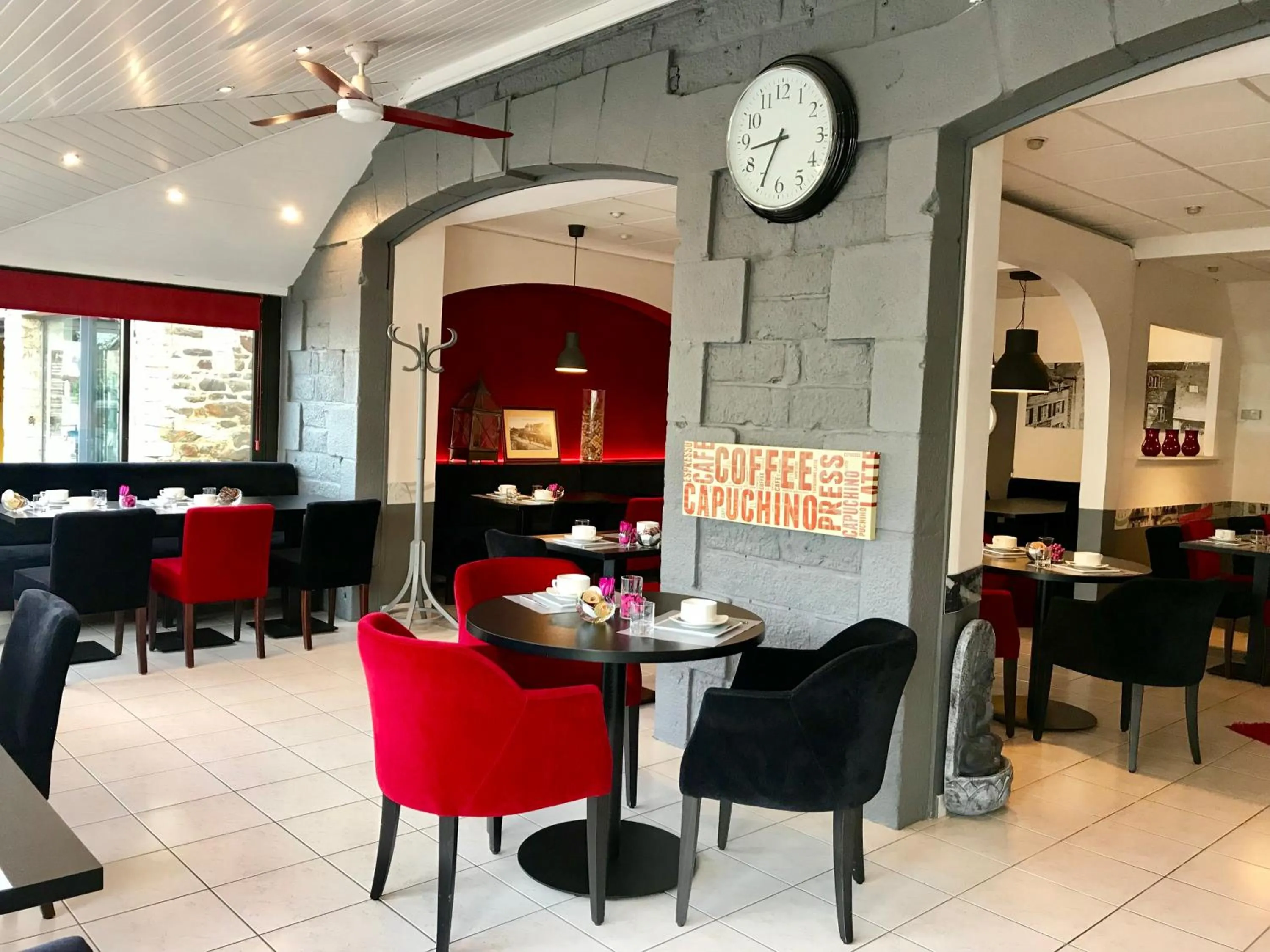 Restaurant/places to eat in Contact Hôtel de Matignon