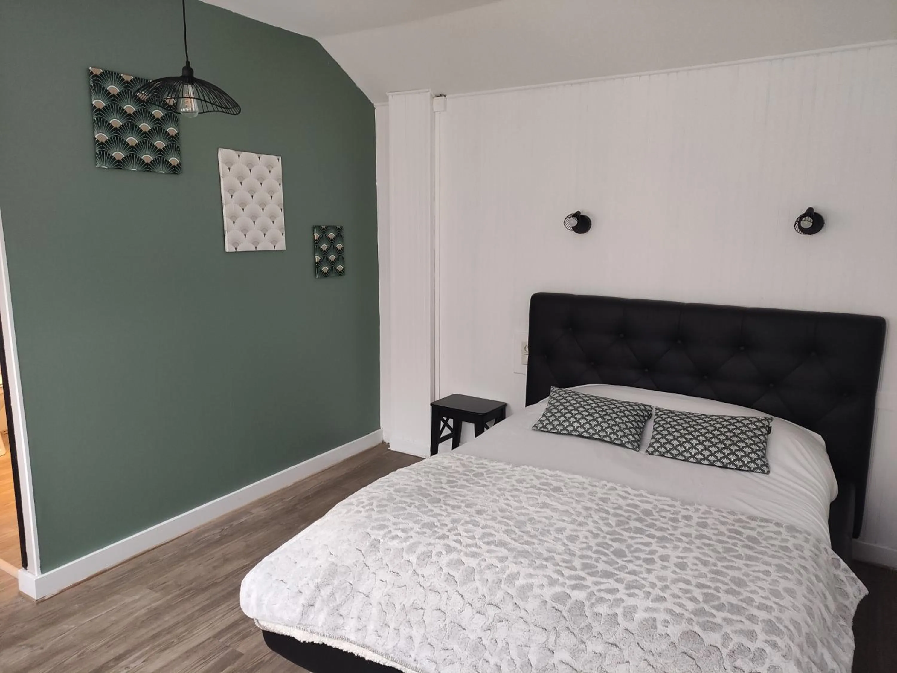 Bedroom, Bed in Contact Hôtel de Matignon