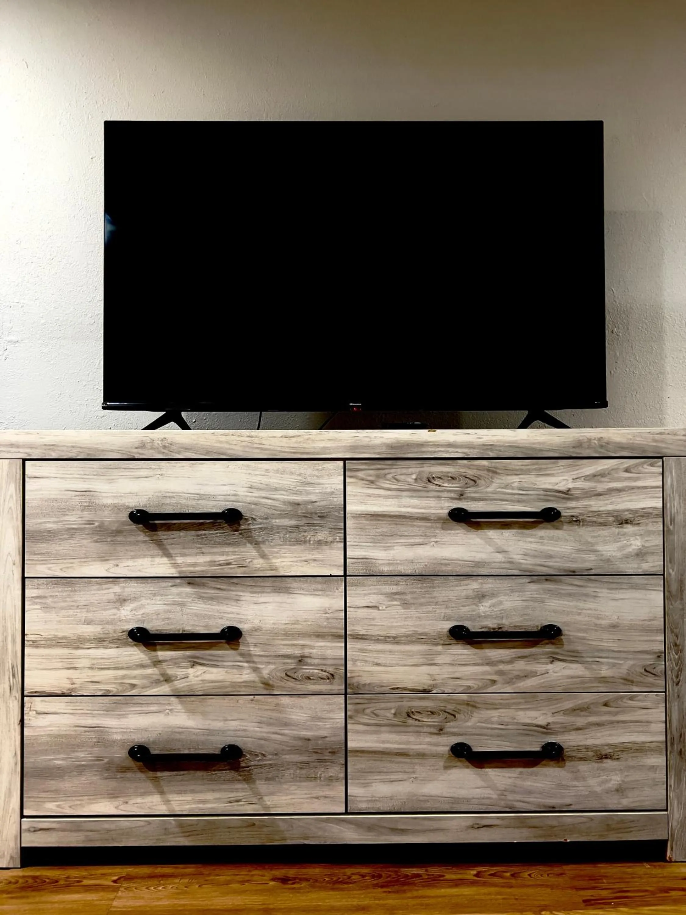 TV and multimedia in ECONOMY INN AND SUITES