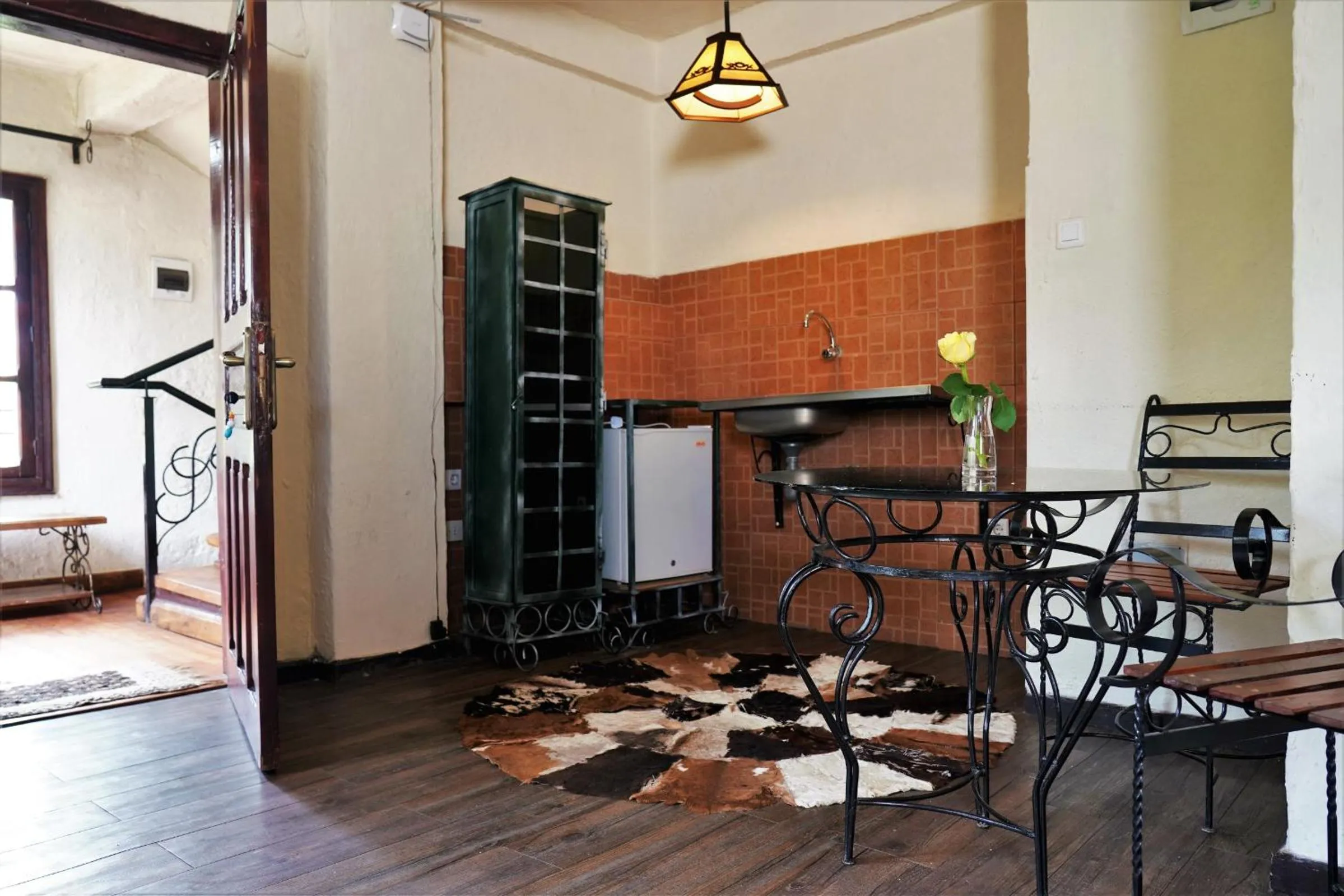 Kitchen or kitchenette in Tryst Boutique Hotel