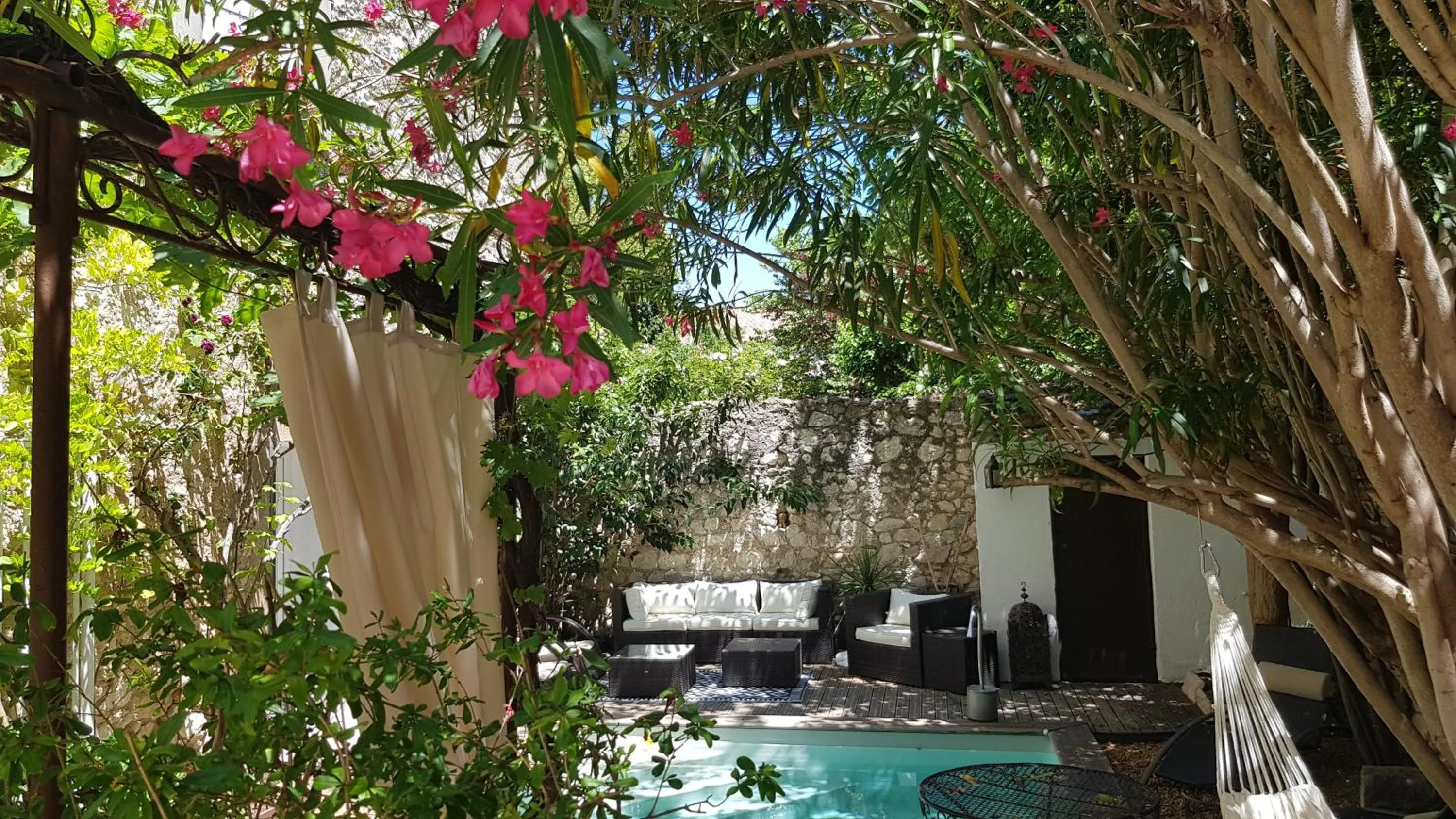 Internal: Not applicable to any particular room in La Demeure du Pressoir