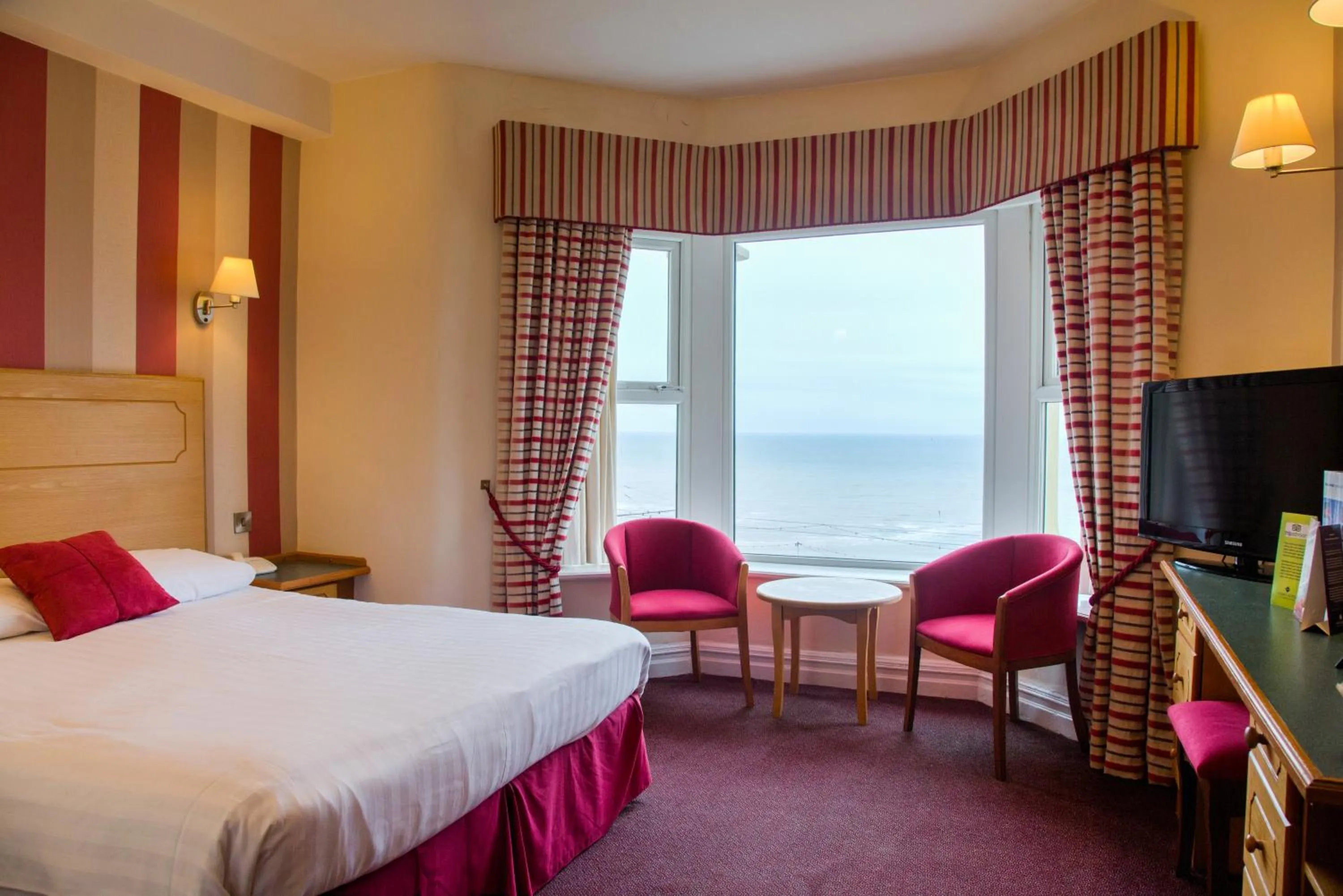 Day, Bed in Claremont Hotel - All Inclusive!