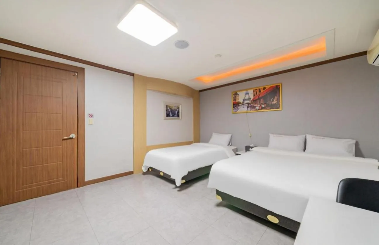 Bed in Donghae Gloria Hotel