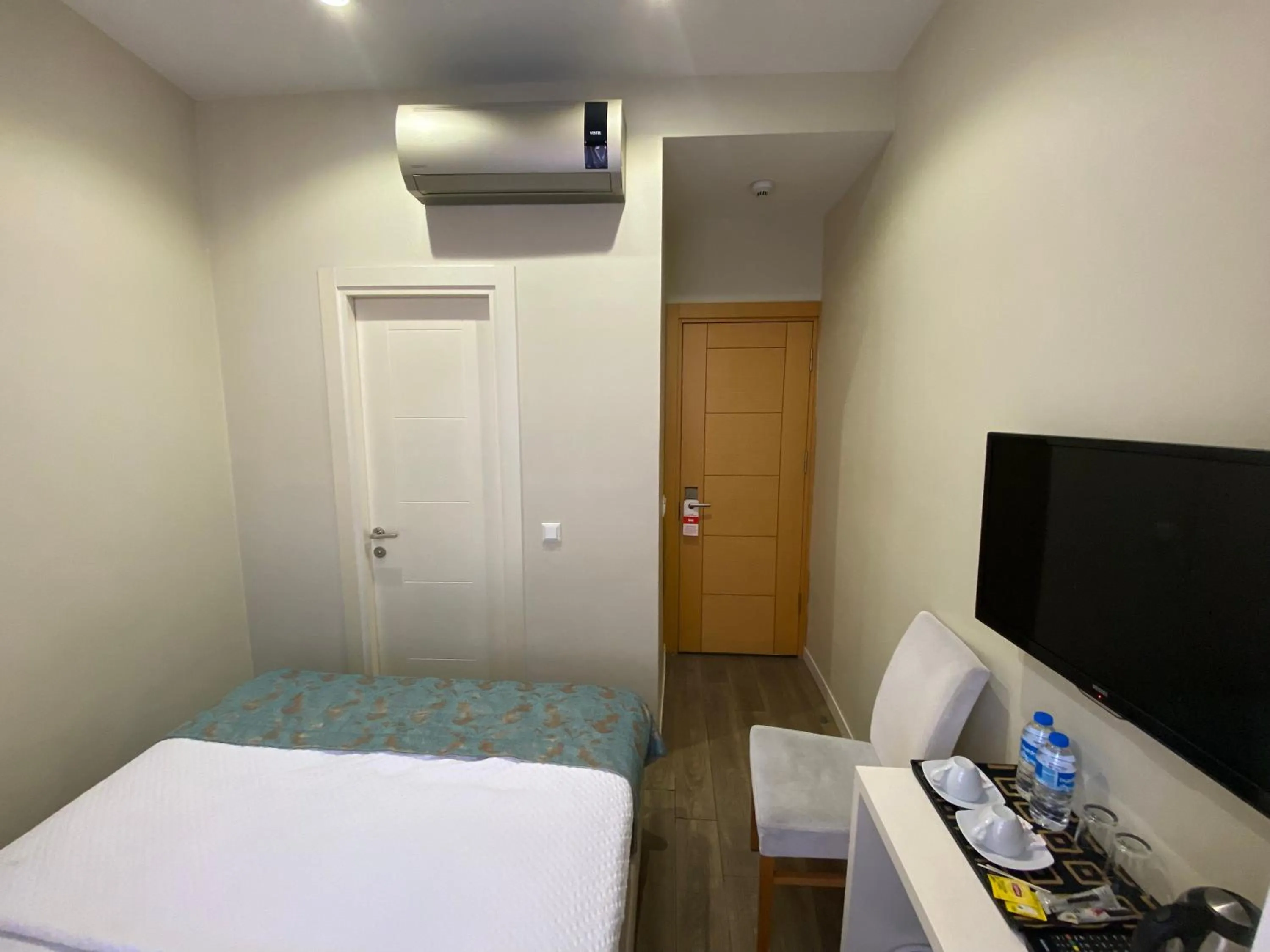 air conditioner, Bed in Bunkahaus