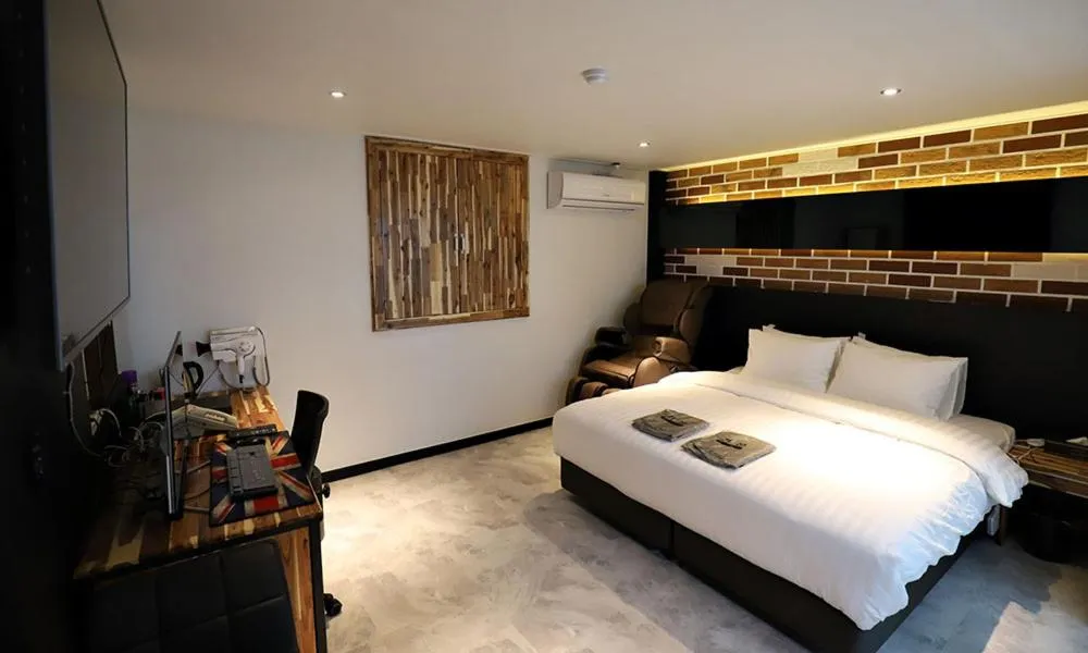 Photo of the whole room, Bed in Incheon Illuwa Hotel