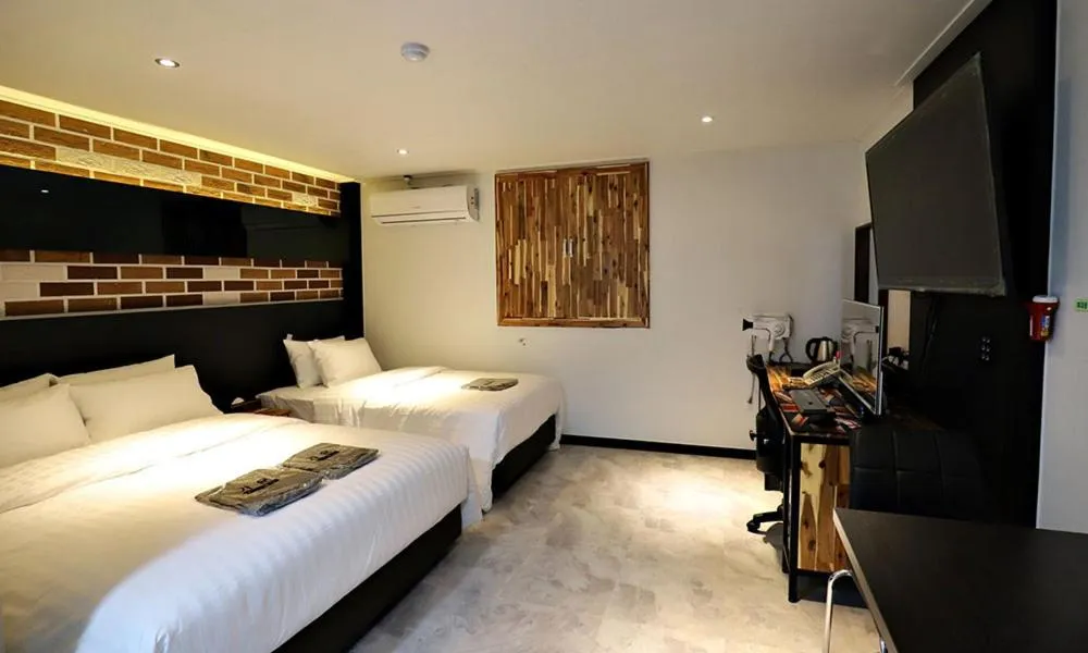 Photo of the whole room, Bed in Incheon Illuwa Hotel