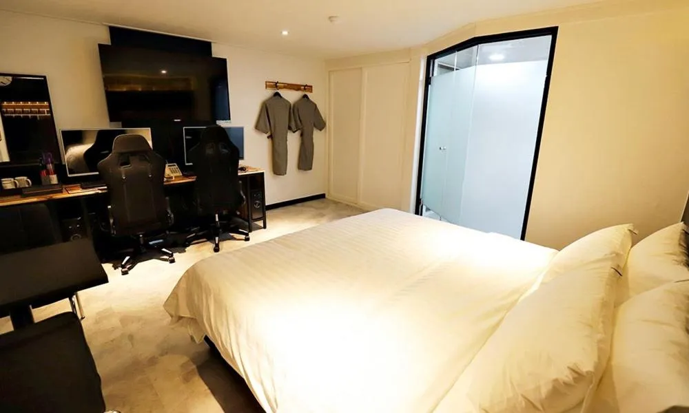 Photo of the whole room, Bed in Incheon Illuwa Hotel