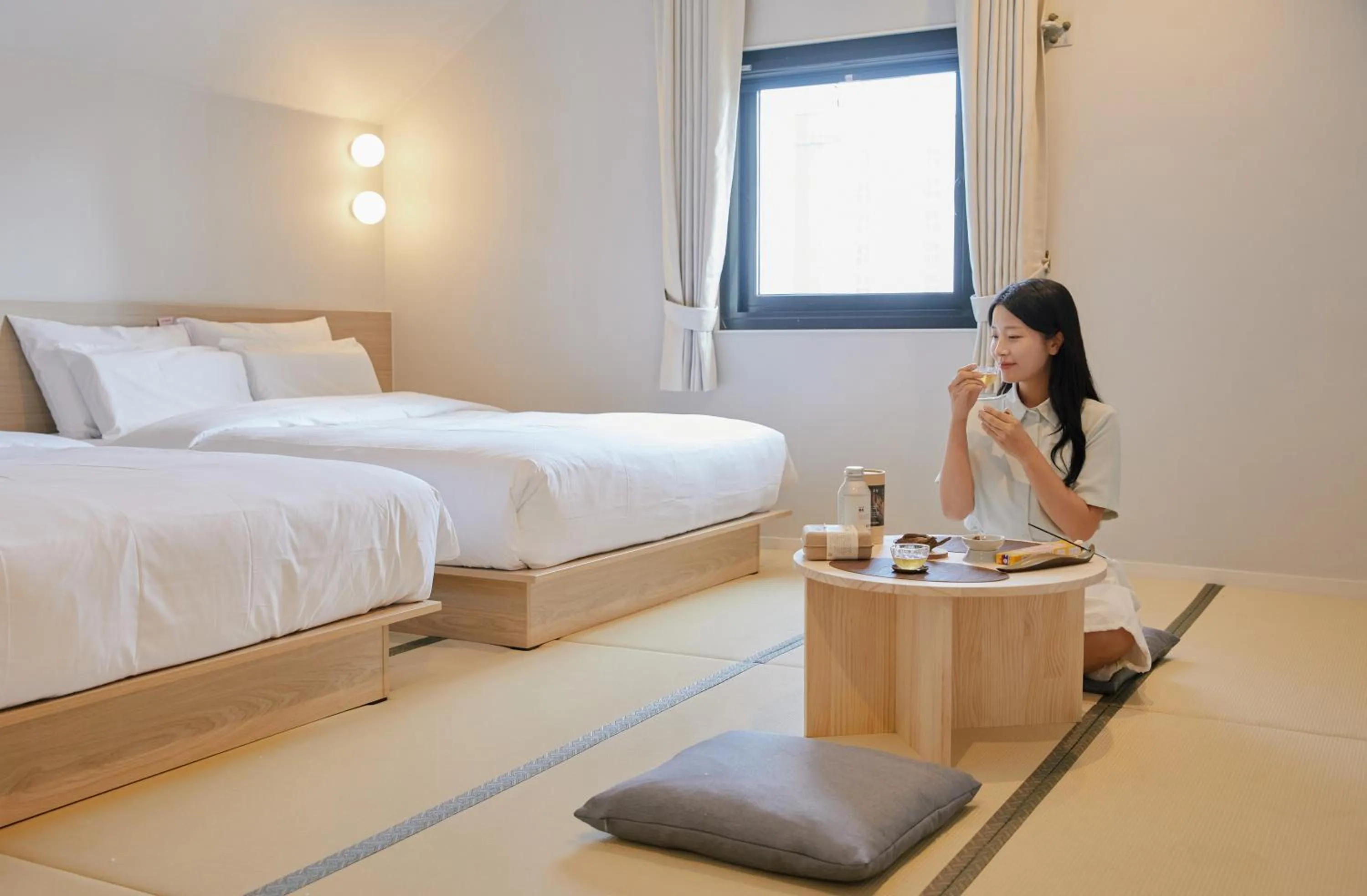 People, Bed in Cheonan Aank Hotel Seongjeong
