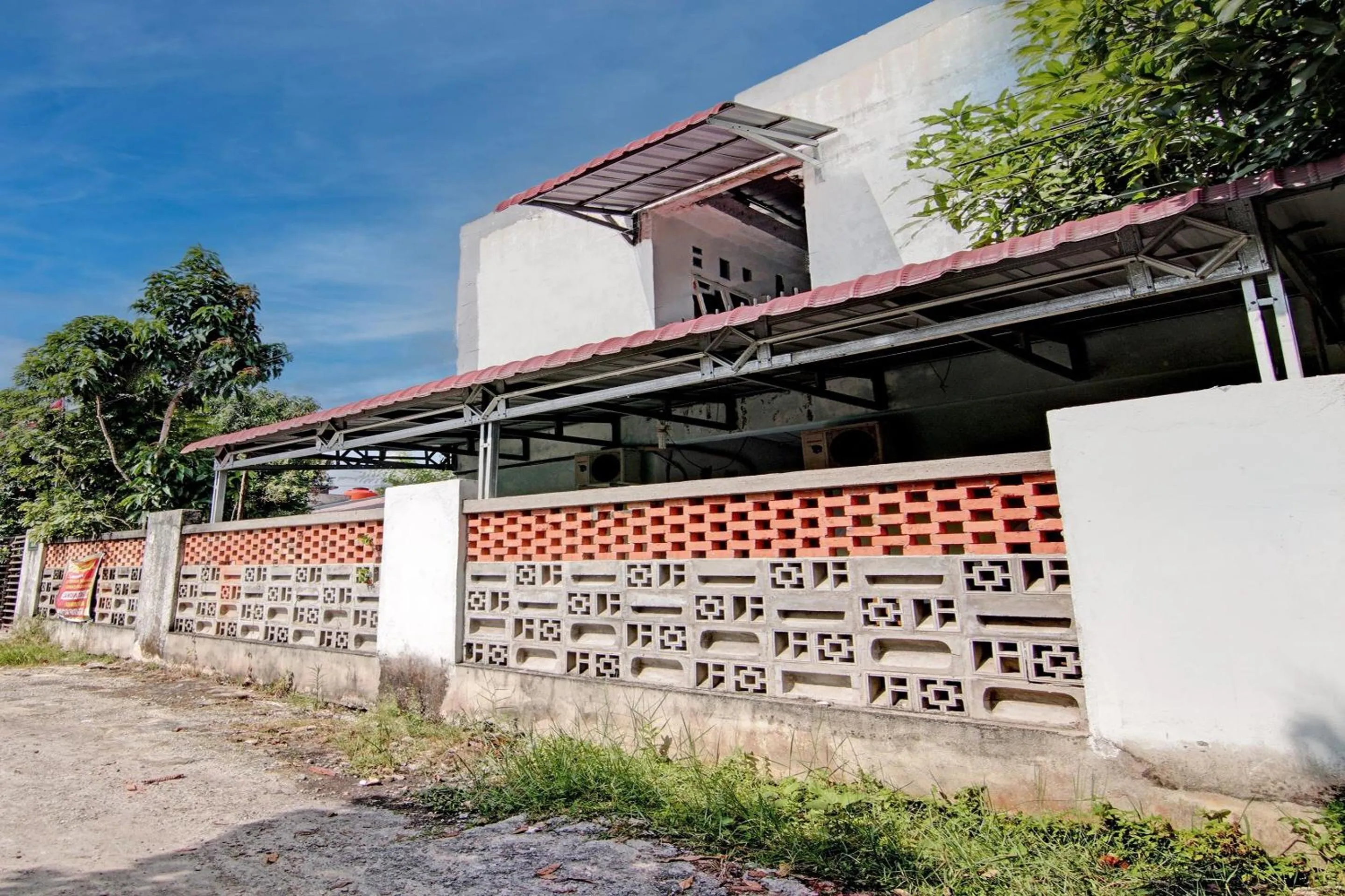 Facade/entrance in Hotel O Marvel House Syariah