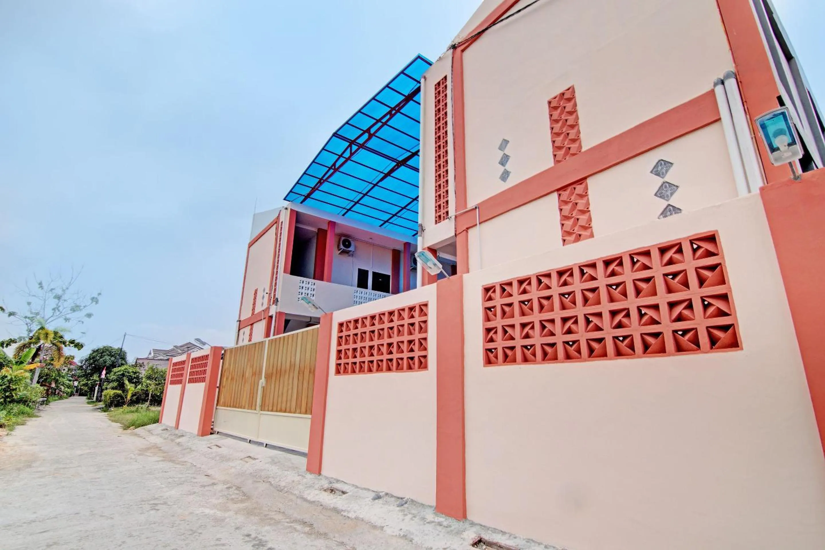 Facade/entrance in OYO 92946 Dekna Homestay Syariah