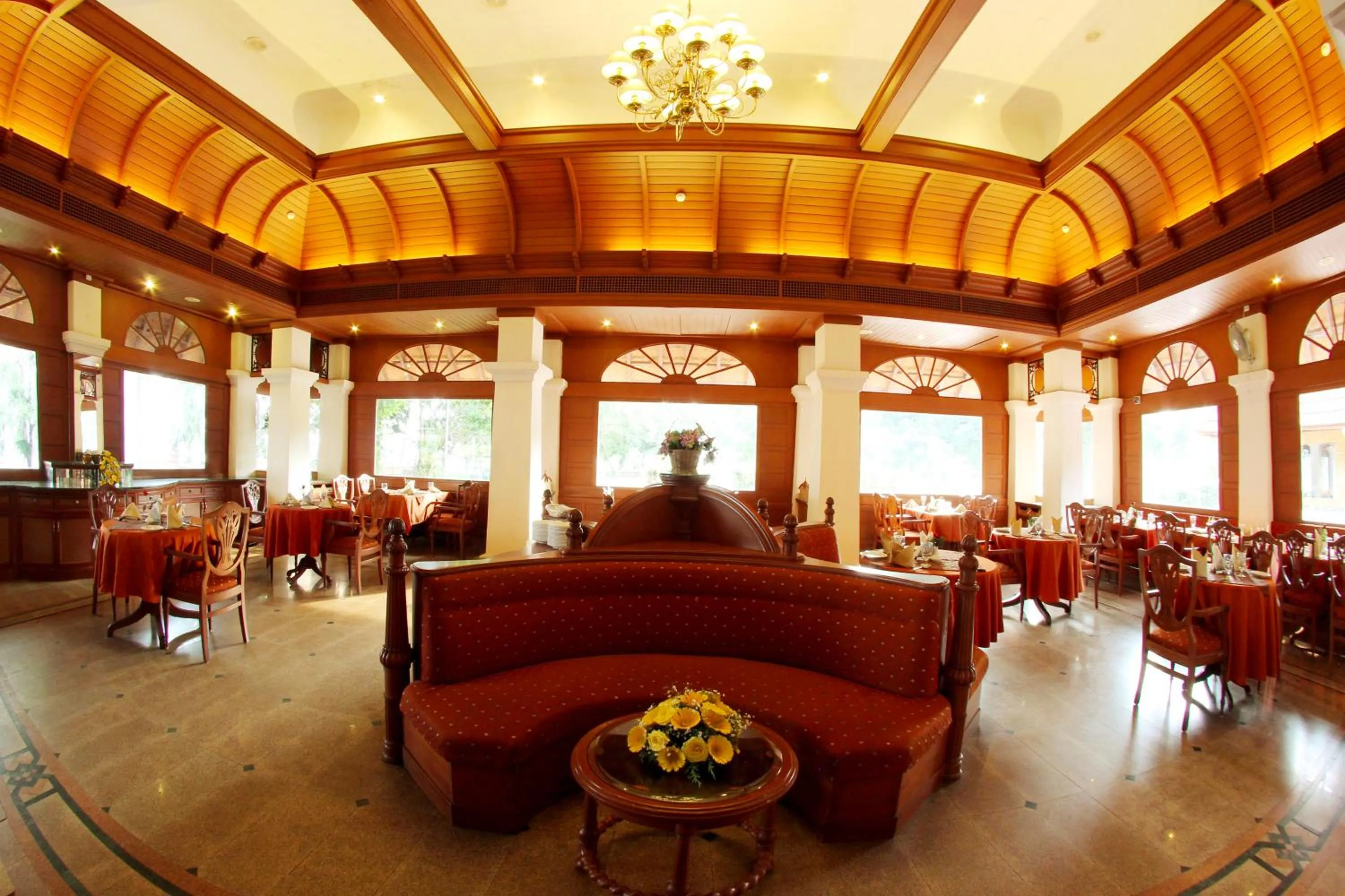 Restaurant/places to eat in KTDC Bolgatty Palace & Island Resort
