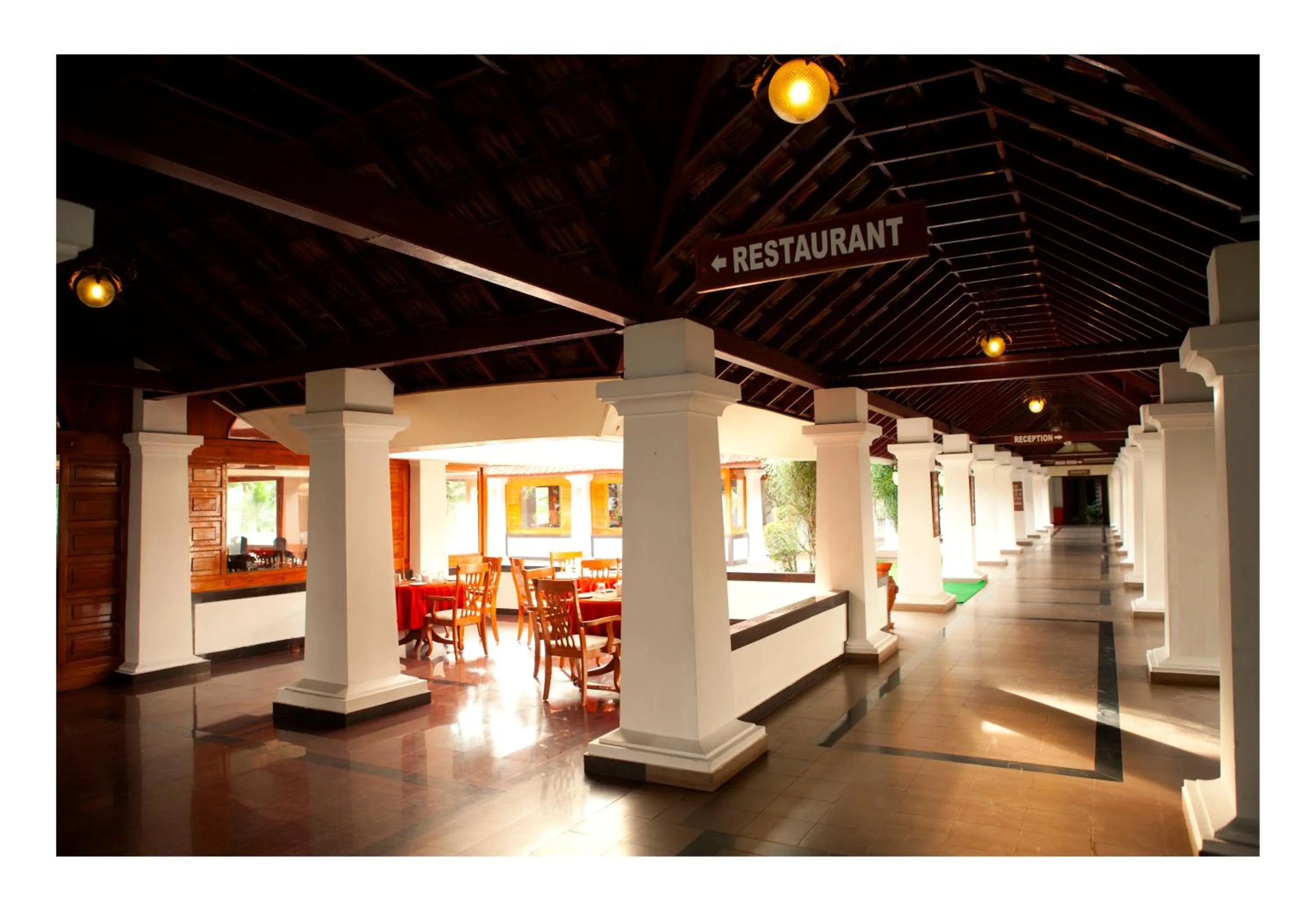 Restaurant/places to eat in KTDC Bolgatty Palace & Island Resort