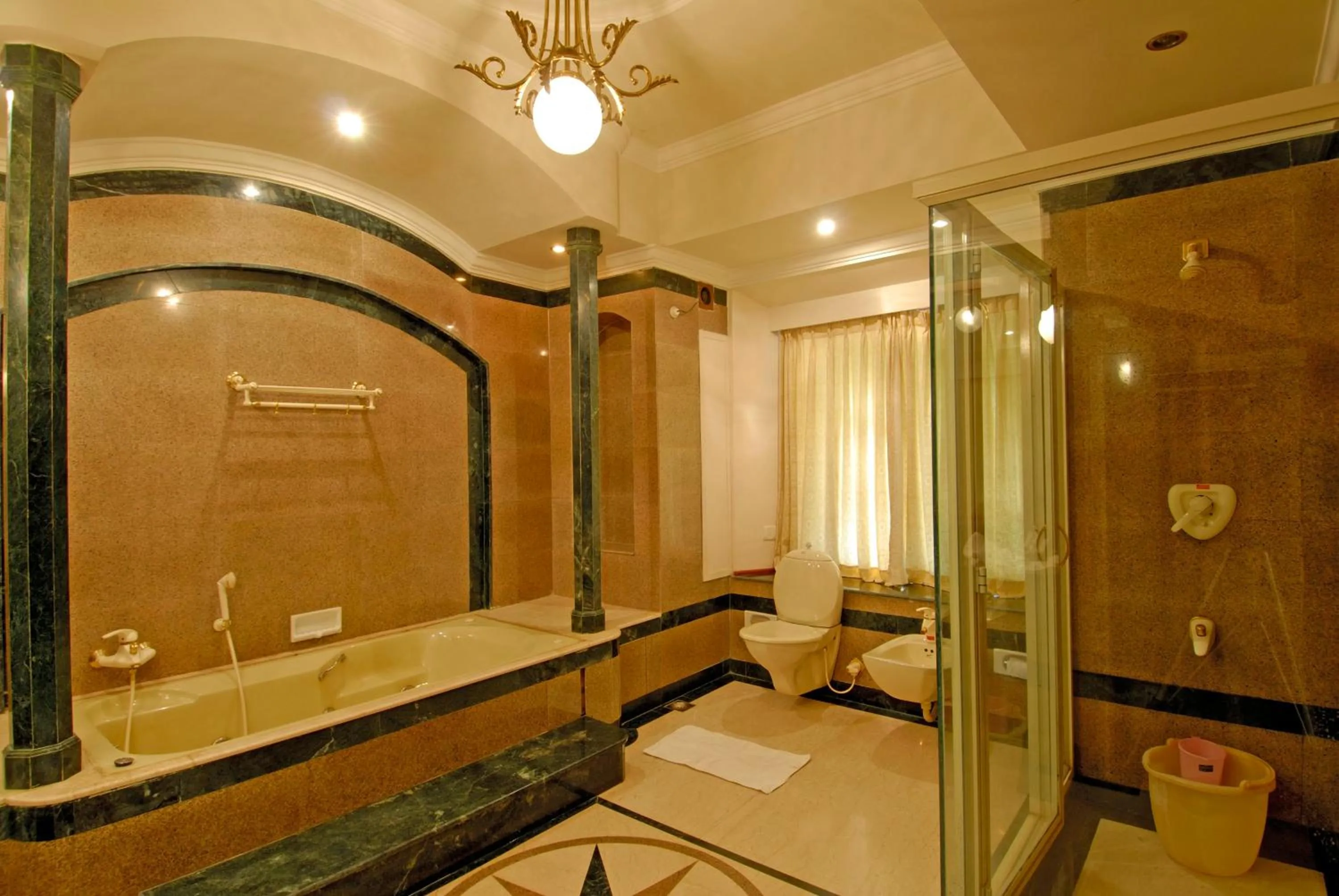 Bathroom in KTDC Bolgatty Palace & Island Resort