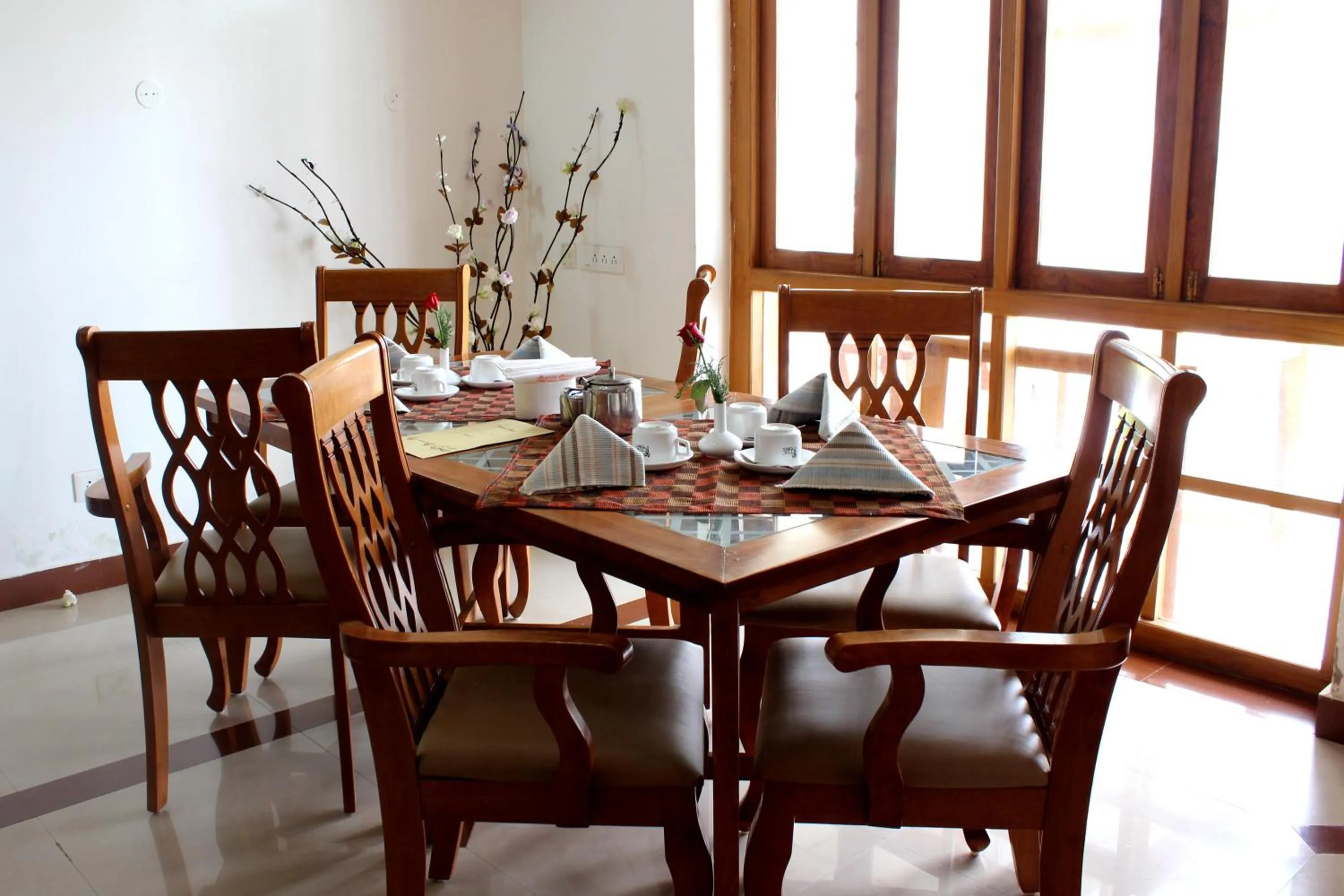 Restaurant/places to eat in KTDC Bolgatty Palace & Island Resort