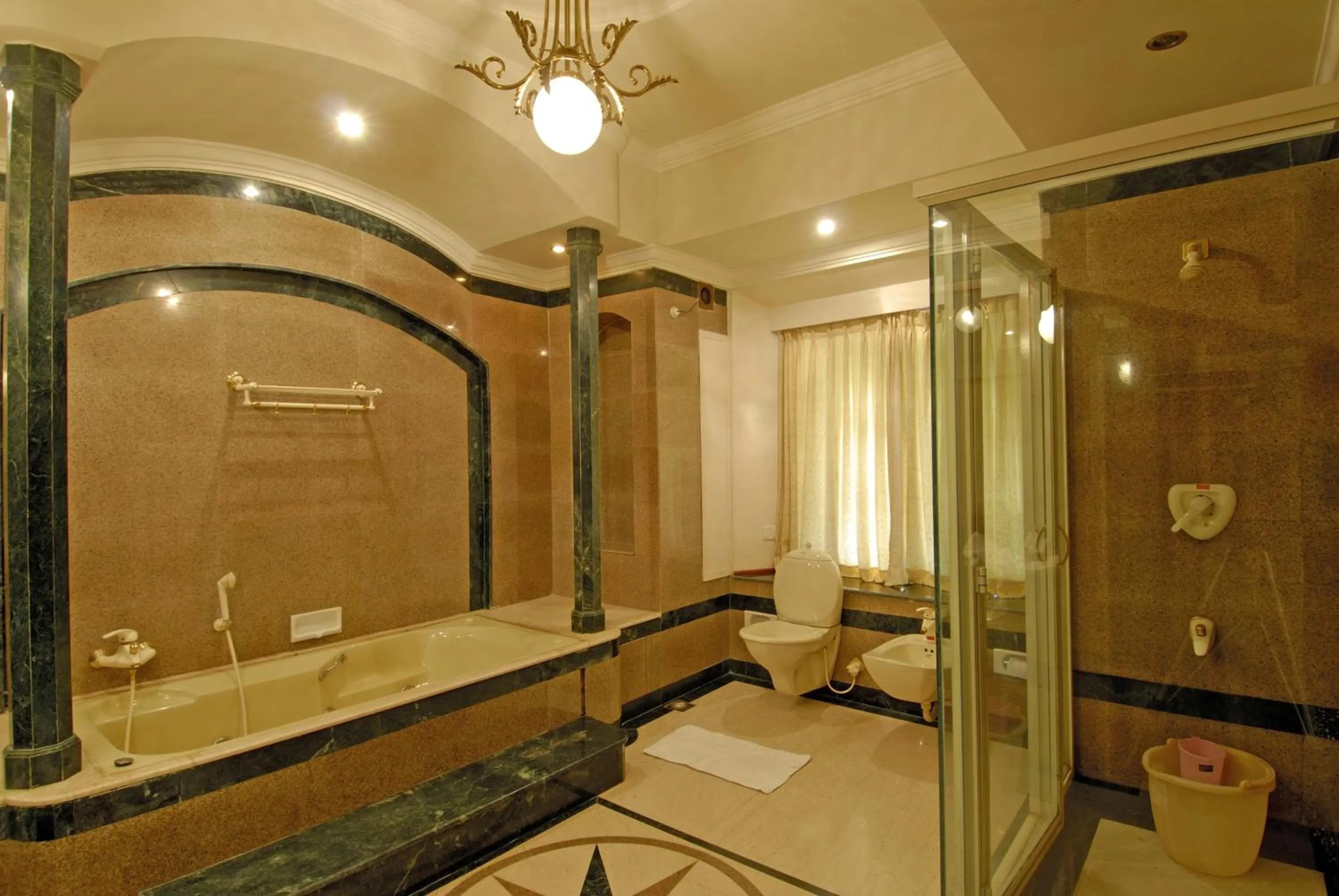 Bathroom in KTDC Bolgatty Palace & Island Resort