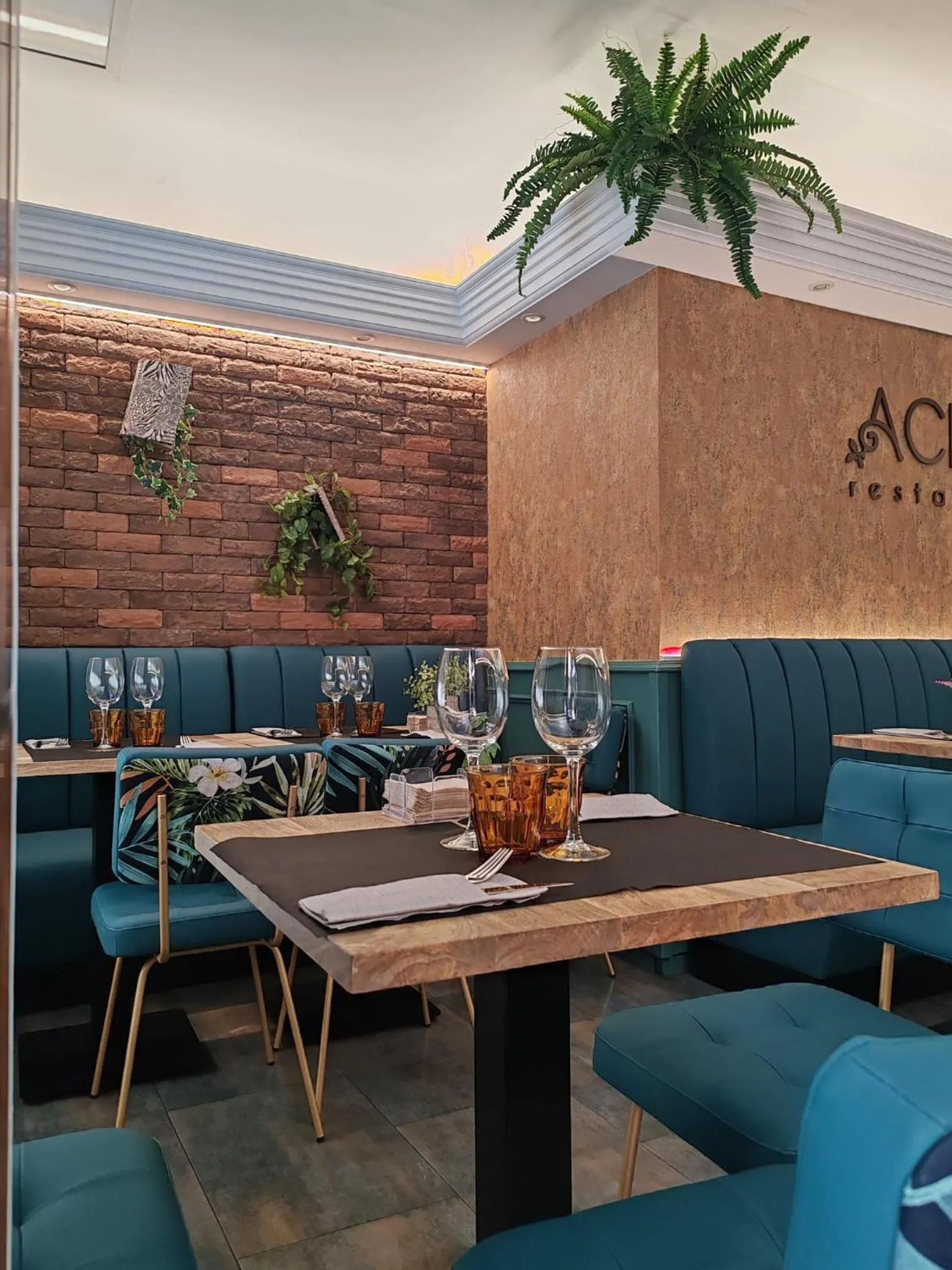 Restaurant/places to eat in Hotel El Acebo