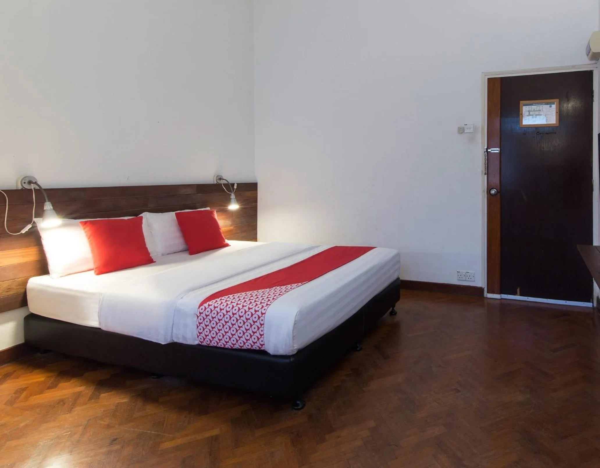 Bedroom, Bed in Lodge Paradize Hotel