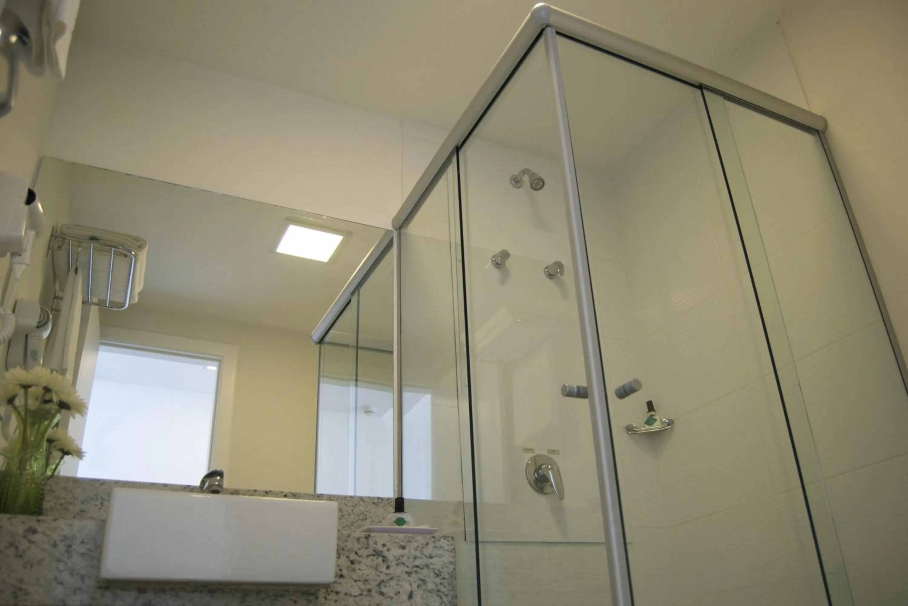 Shower in Nobile Hotel Belo Horizonte