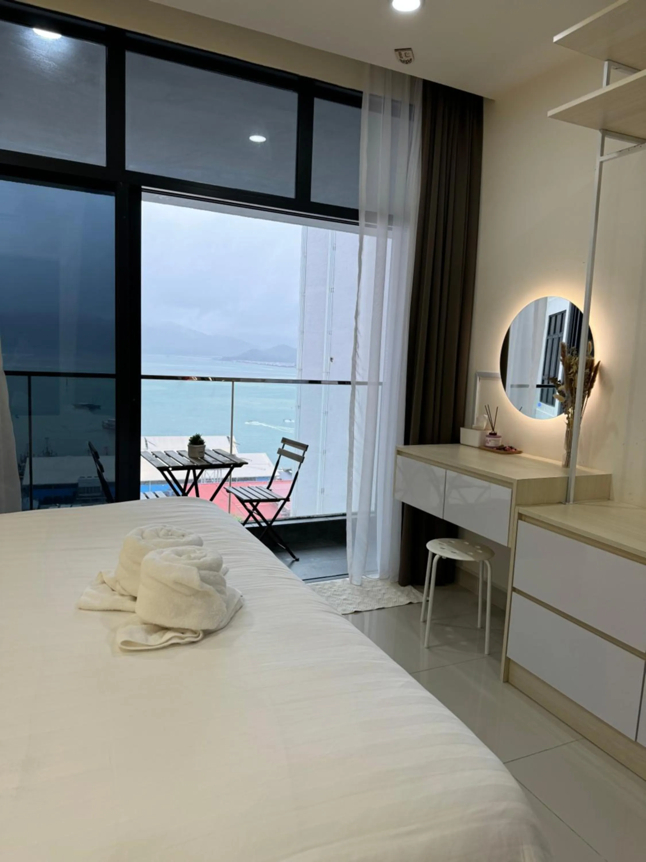 Bed in ZHI The Shore Suites Kota Kinabalu