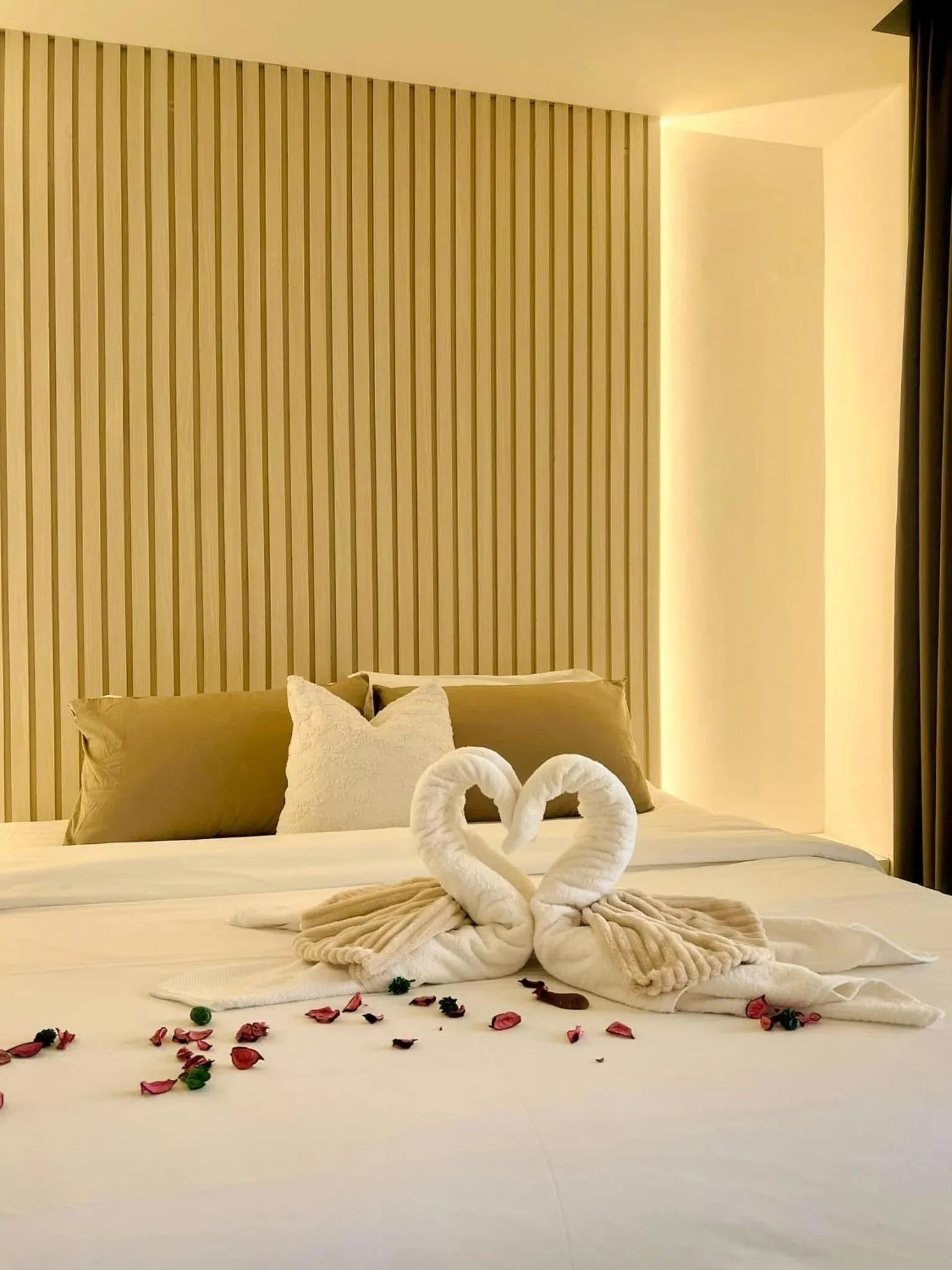 Bed in ZHI The Shore Suites Kota Kinabalu