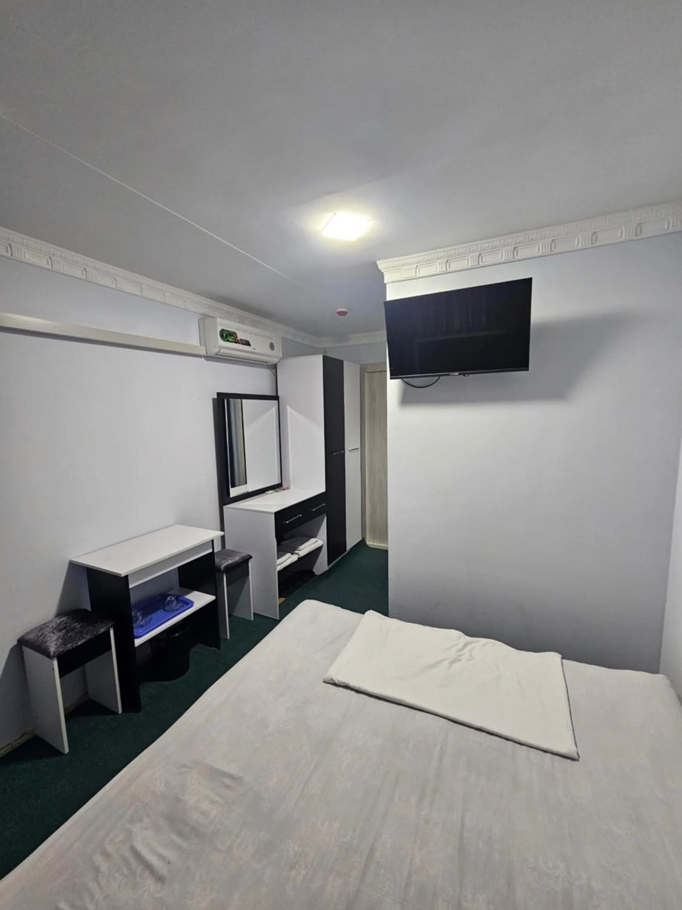 TV and multimedia in Bahra Hotel