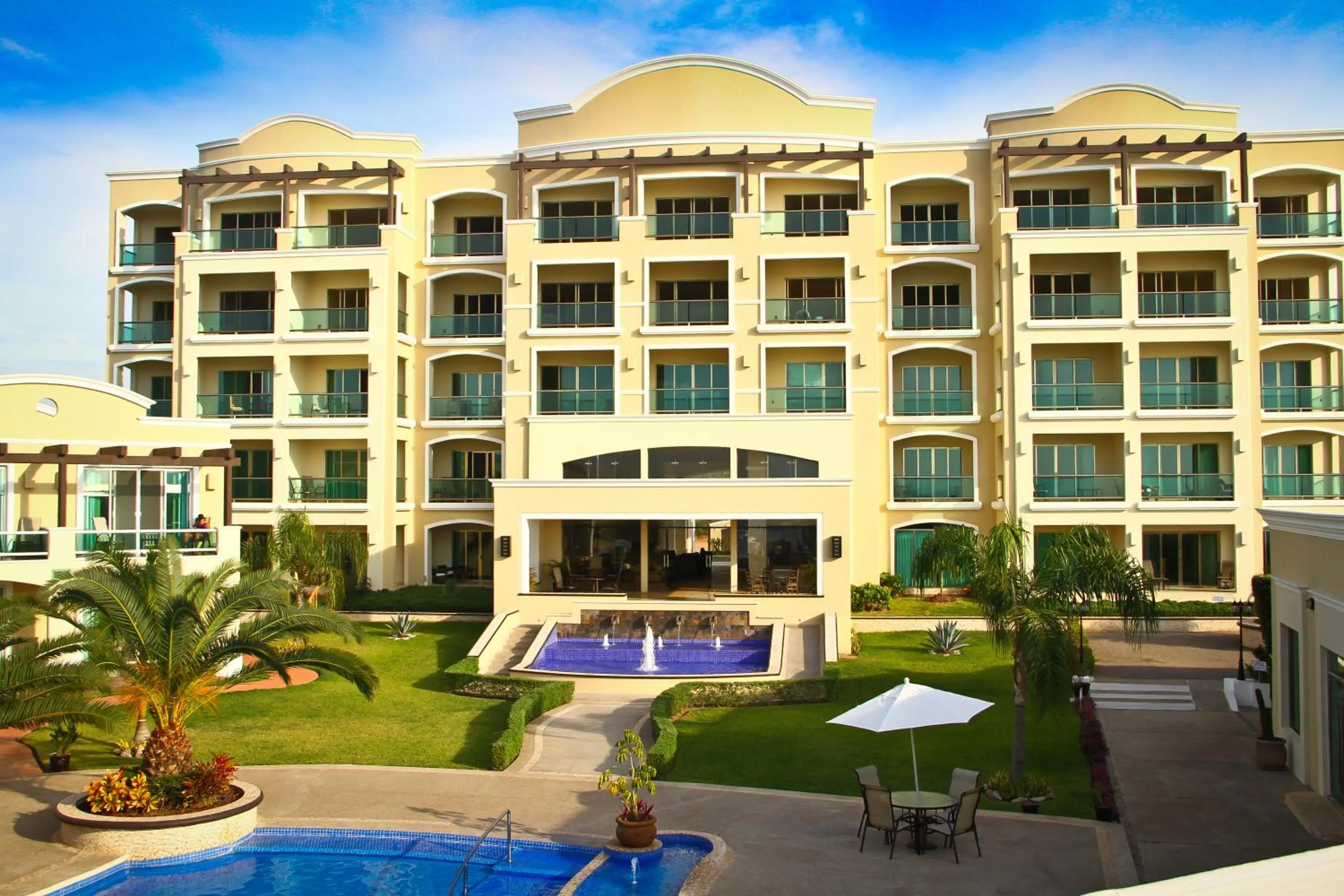 Facade/entrance in Diamond Bay