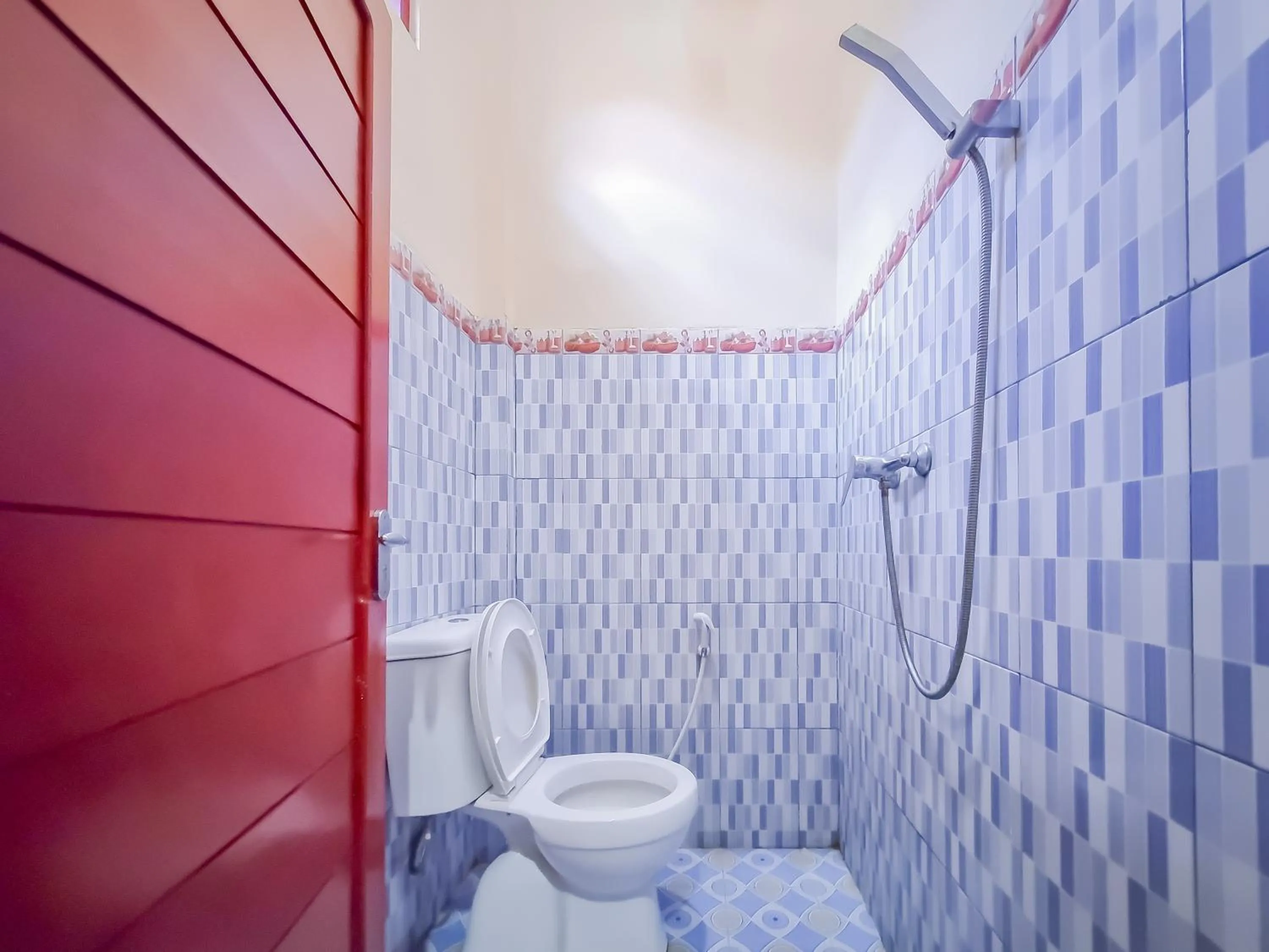 Bathroom in RedDoorz near Kantor Gubernur Kalimantan Tengah