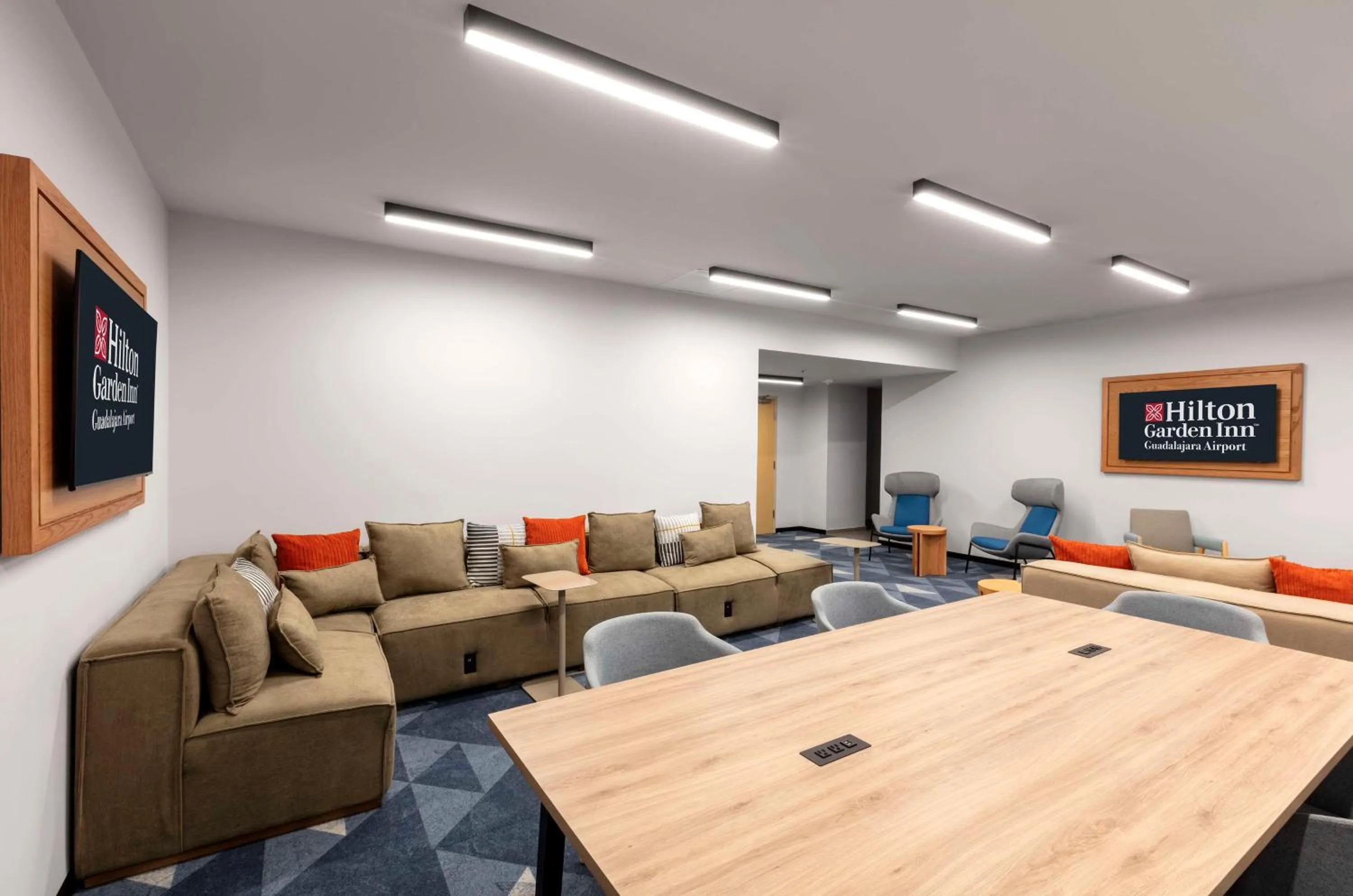 Lobby or reception in Hilton Garden Inn Guadalajara Airport