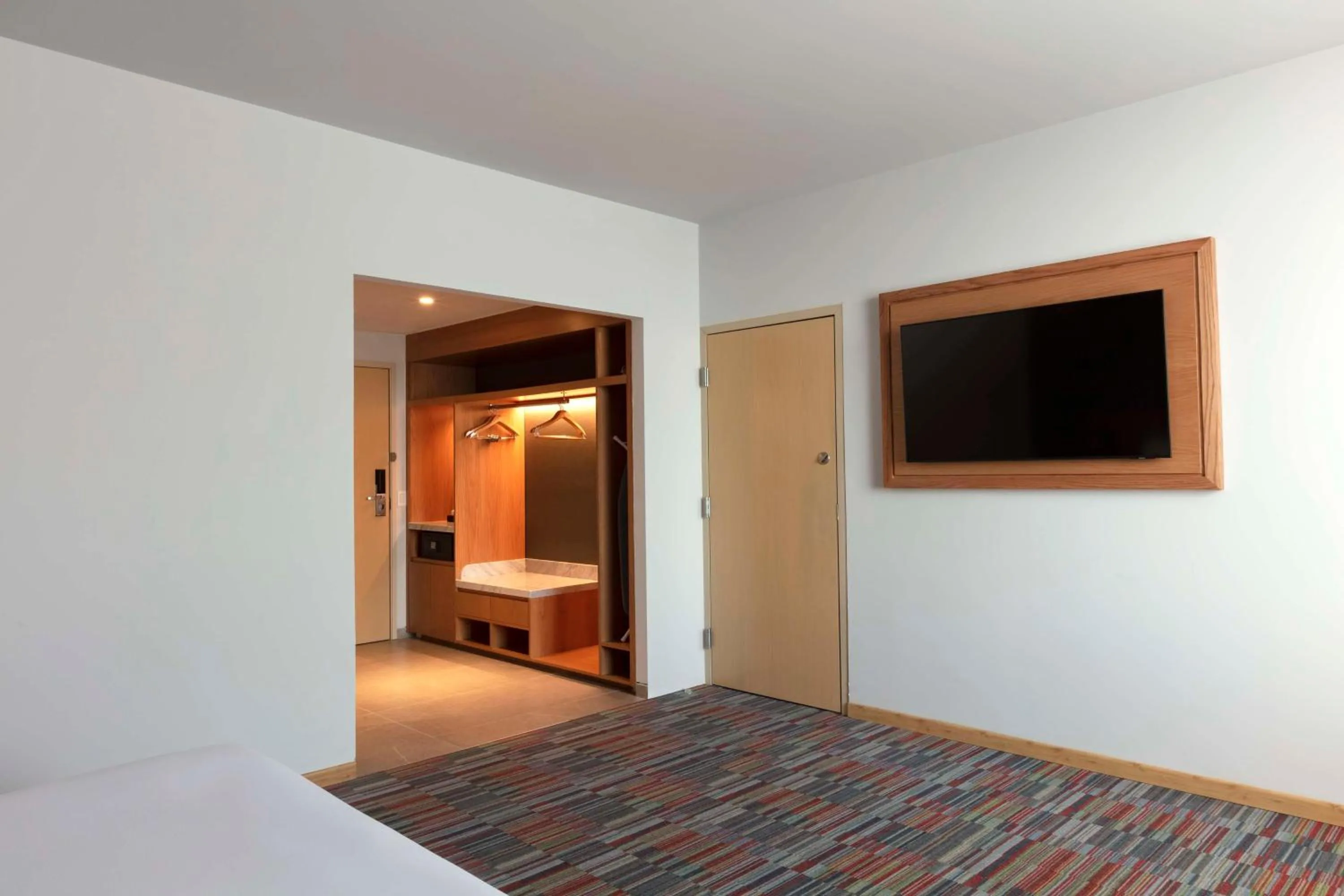 Bedroom, Bed in Hilton Garden Inn Guadalajara Airport