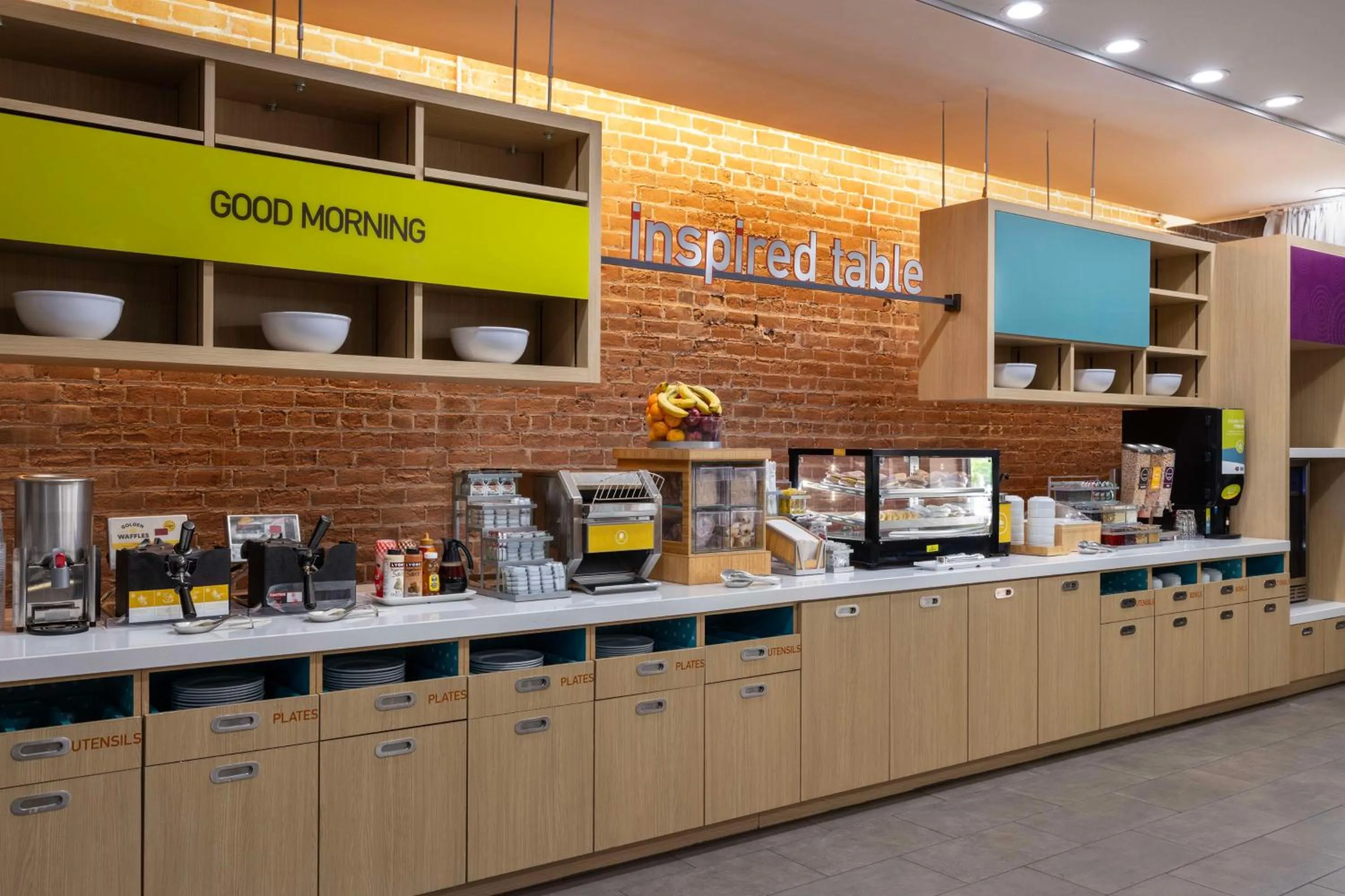 Restaurant/places to eat in Home2 Suites By Hilton Phoenix Downtown