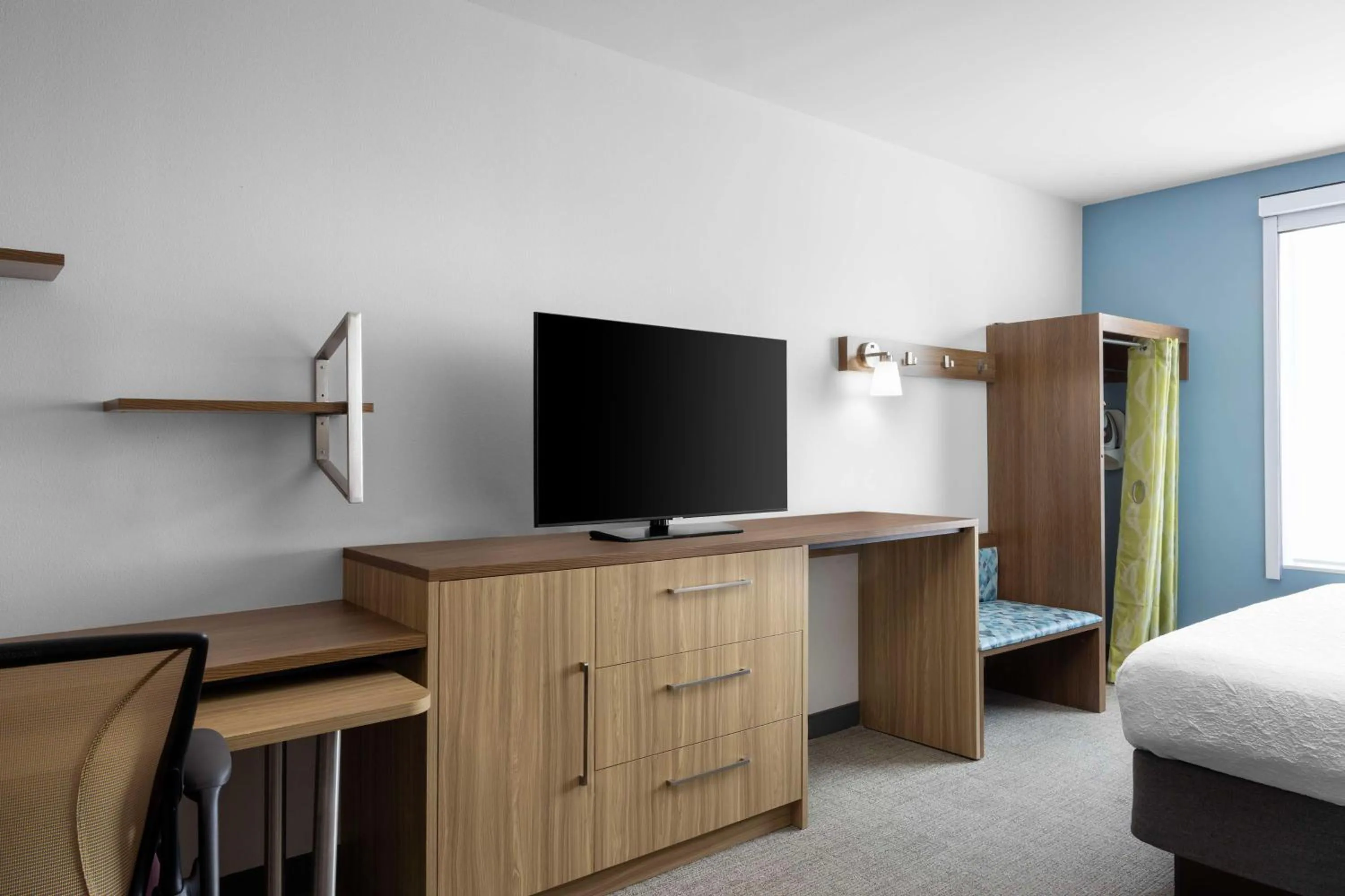 TV and multimedia, Bed in Home2 Suites By Hilton Phoenix Downtown